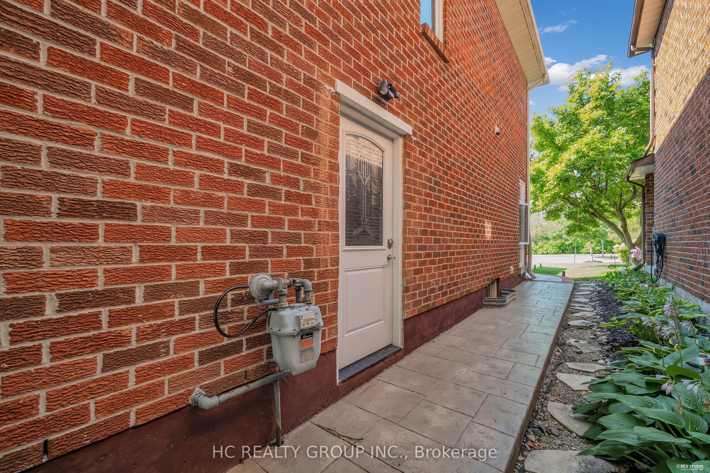 17 Pugsley Avenue Property Photo 45