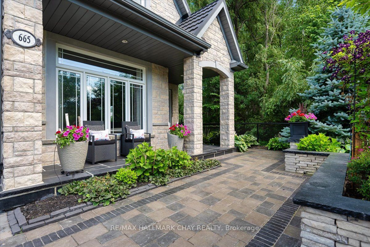 665 Park Road Property Photo 4