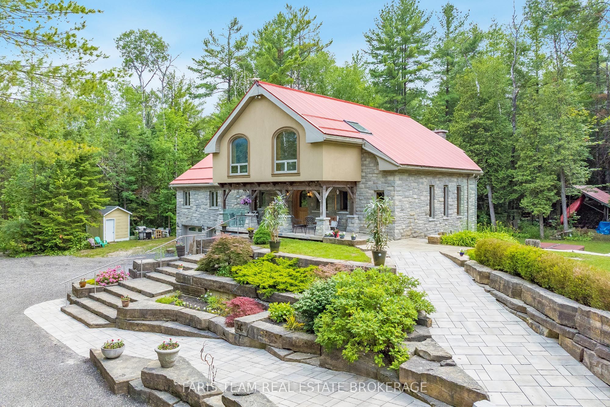 636 Harbour Street Property Photo 2