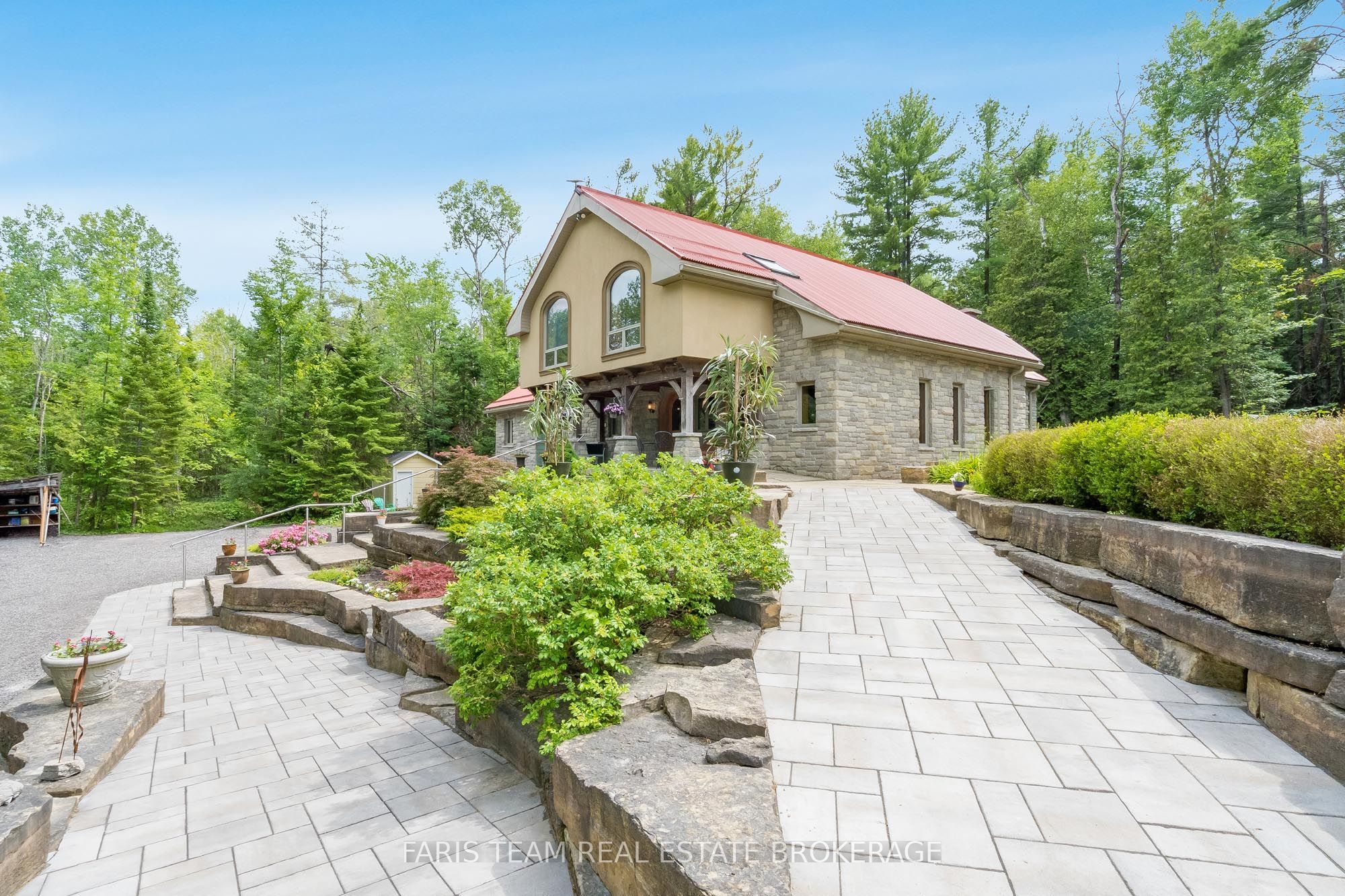636 Harbour Street Property Photo 5