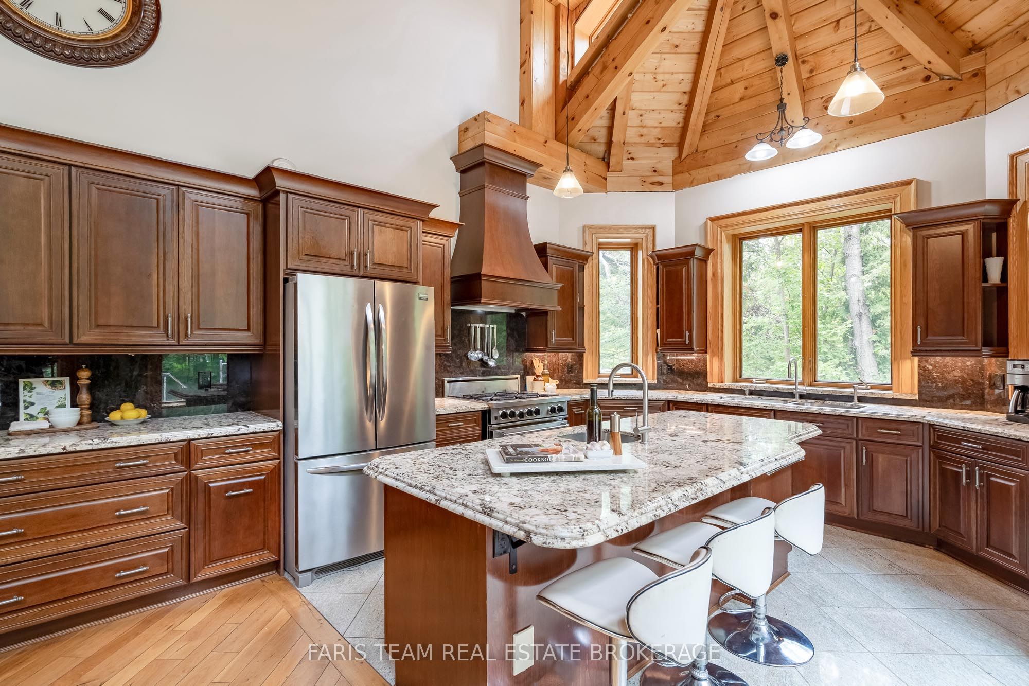 636 Harbour Street Property Photo 8