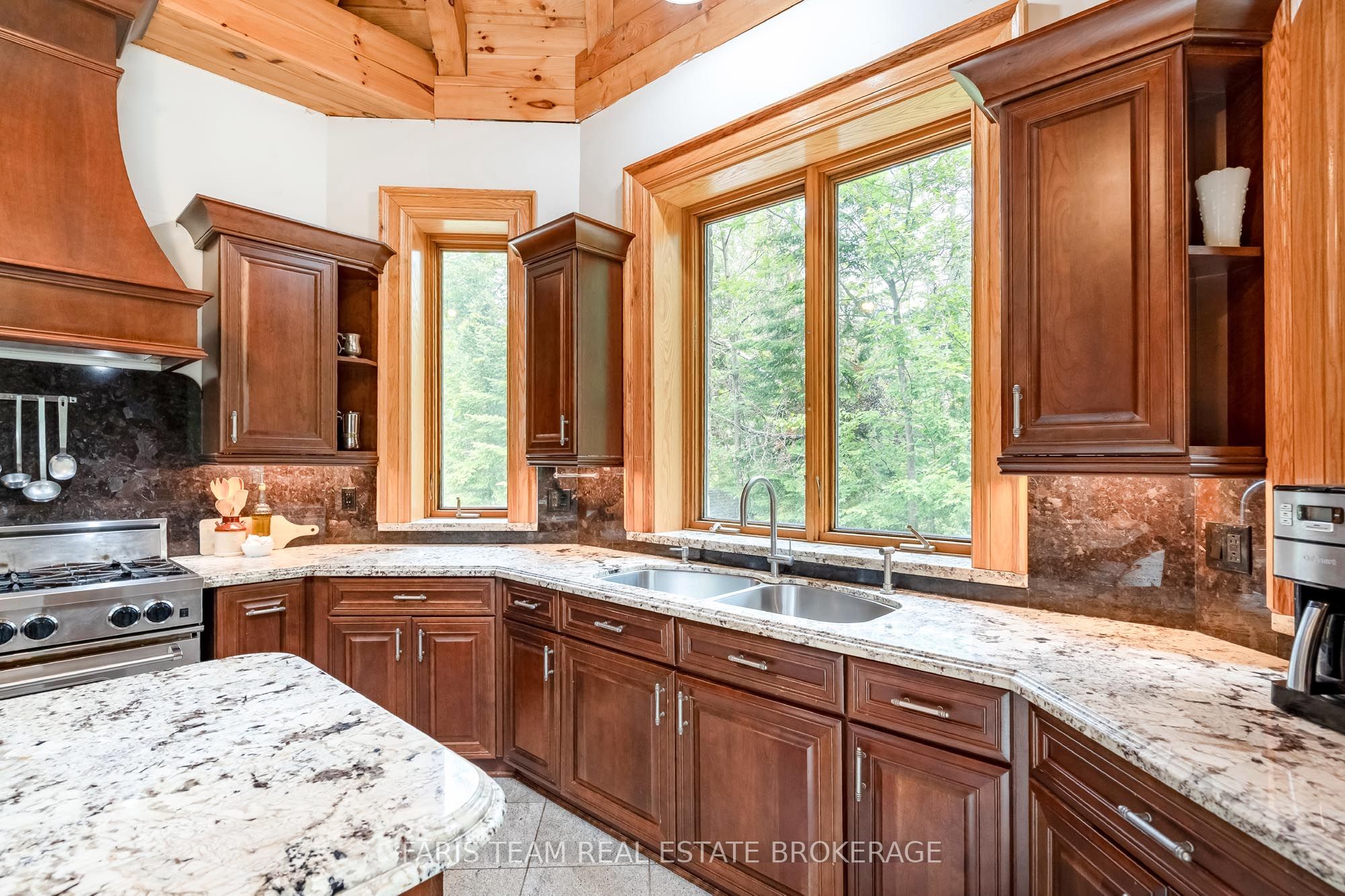 636 Harbour Street Property Photo 11