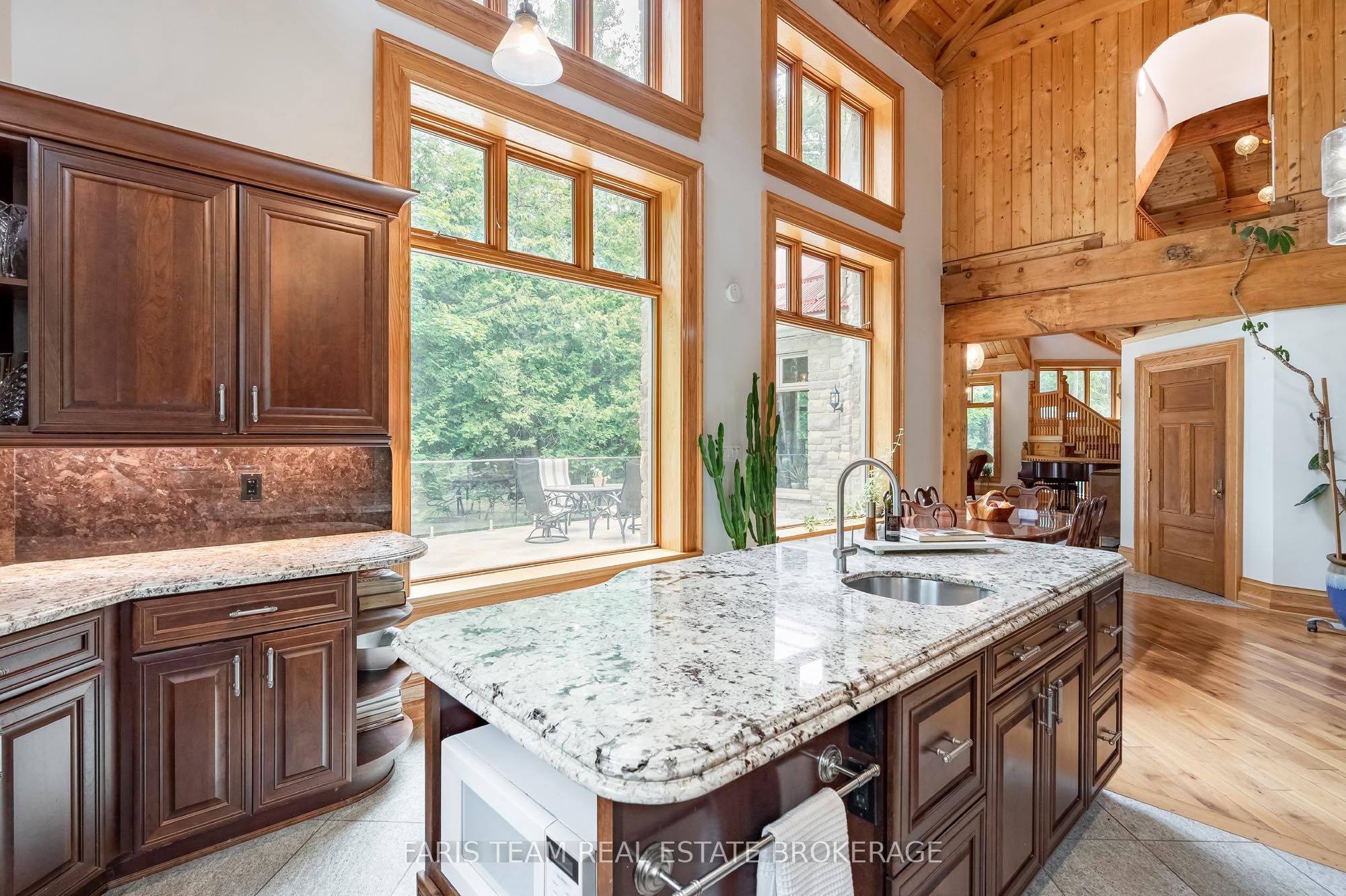 636 Harbour Street Property Photo 12