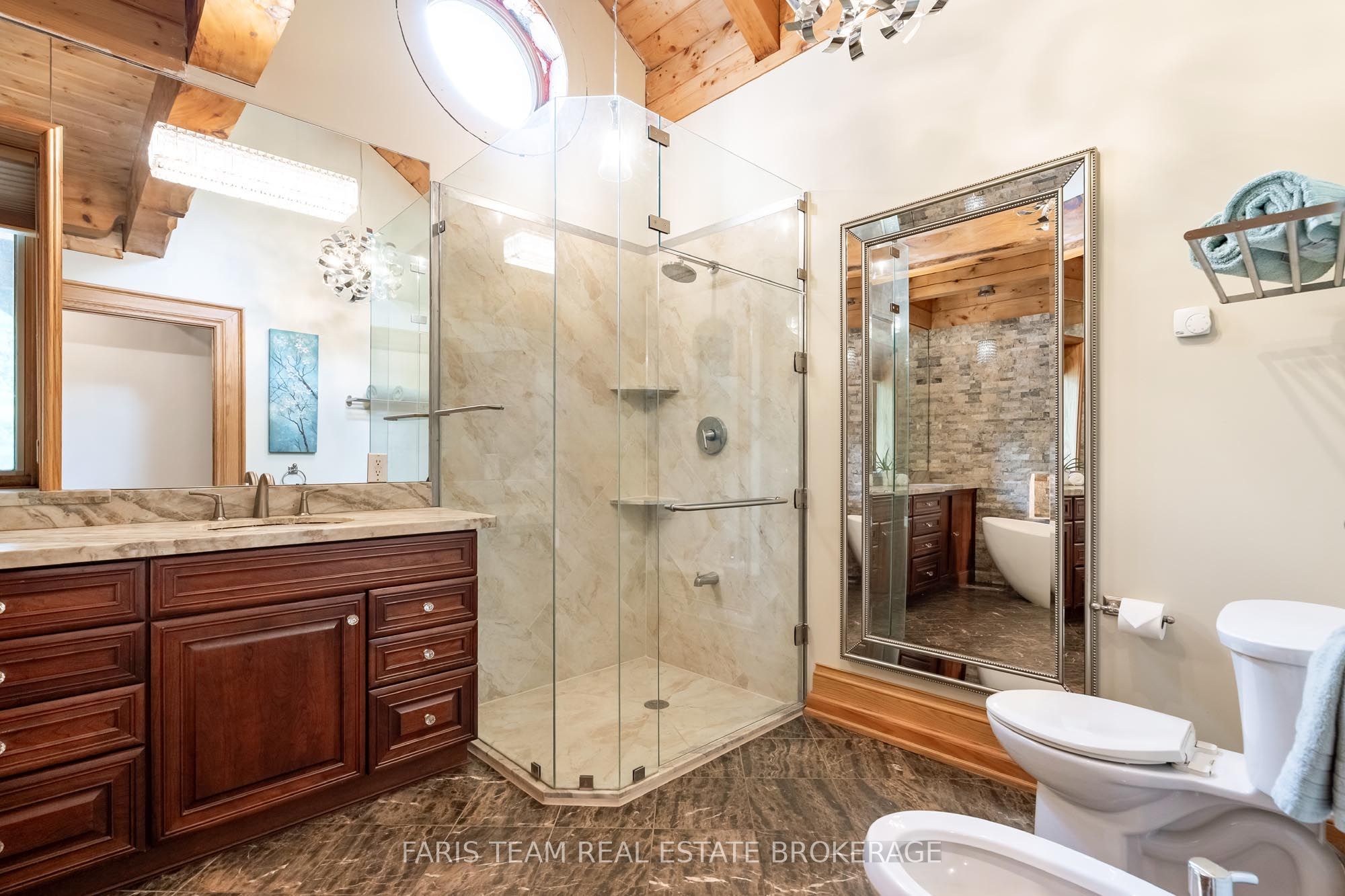 636 Harbour Street Property Photo 23