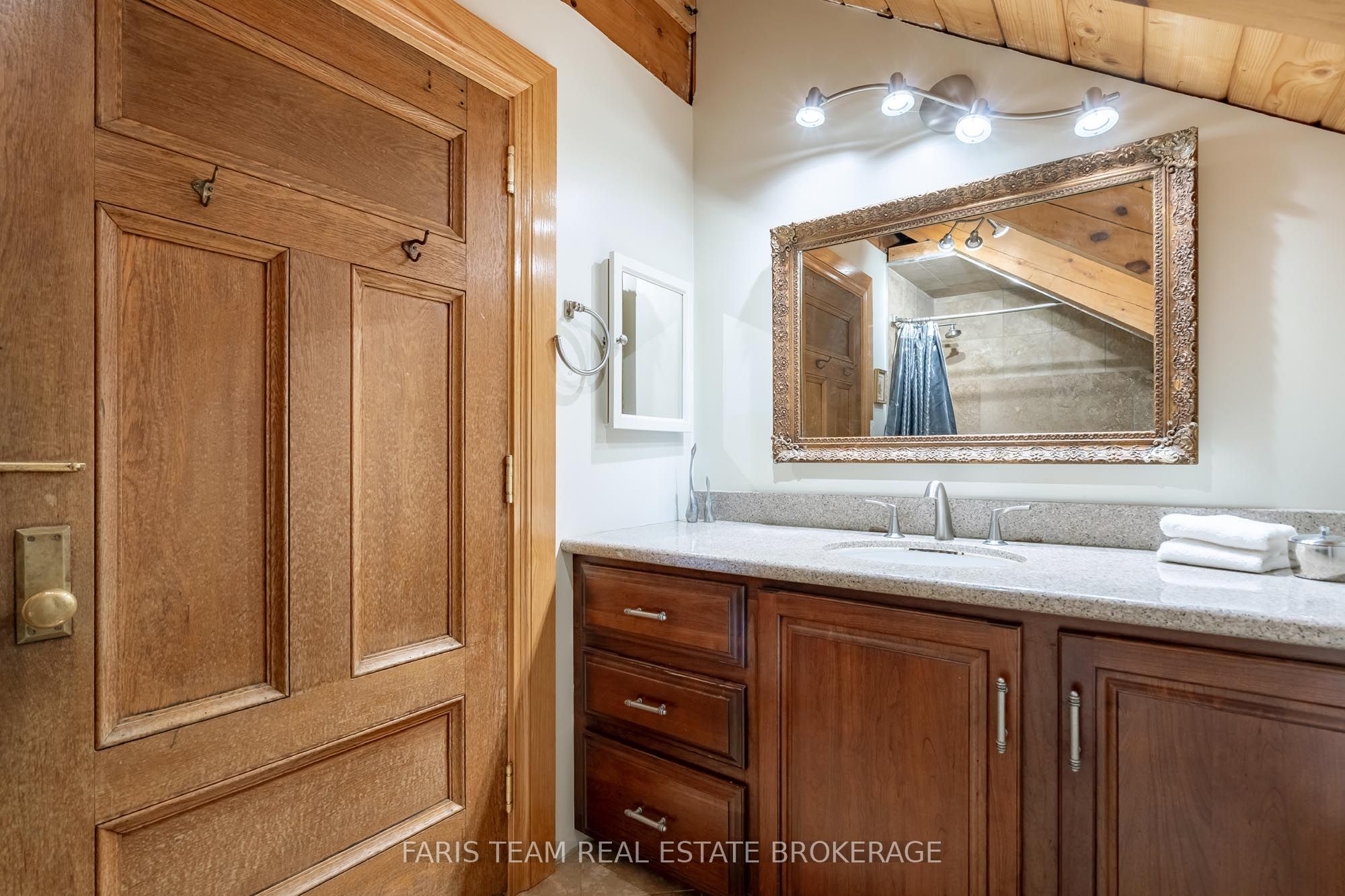 636 Harbour Street Property Photo 29