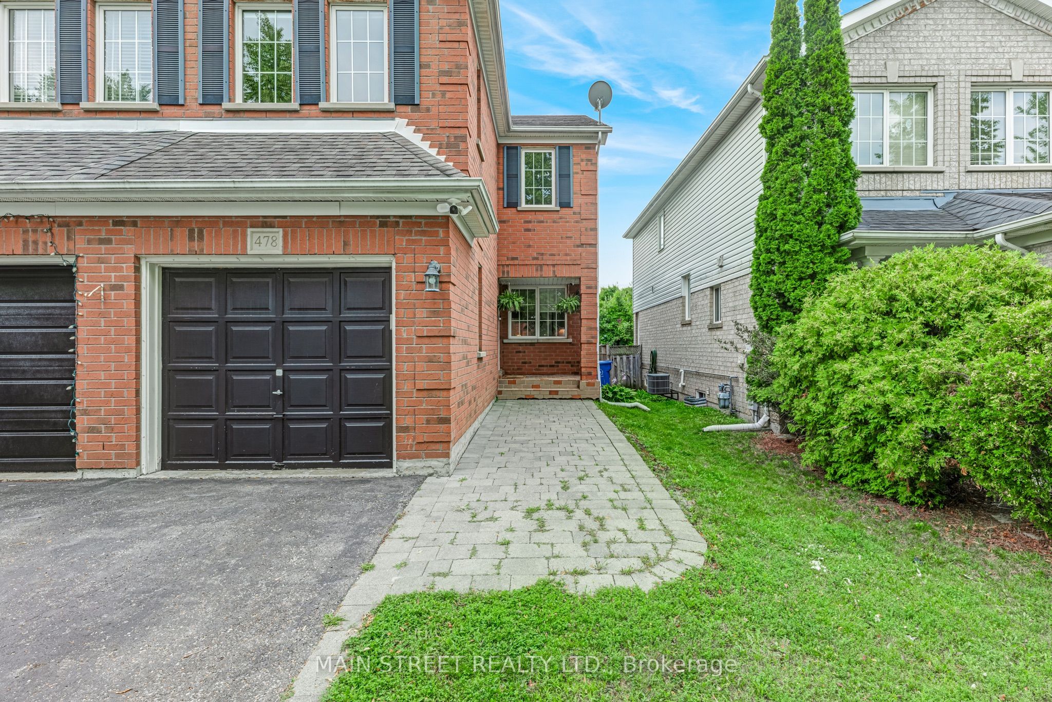 478 Heddle Crescent Property Photo 4
