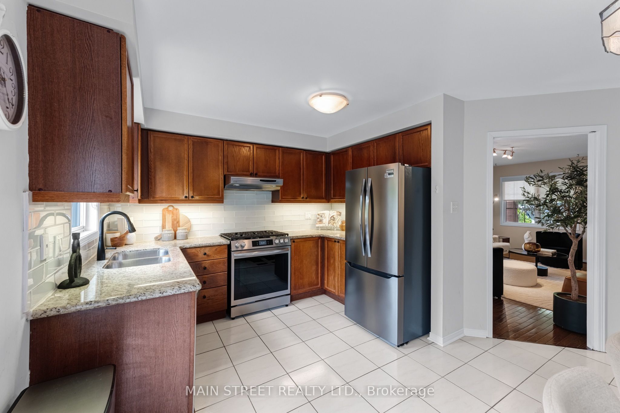 478 Heddle Crescent Property Photo 10
