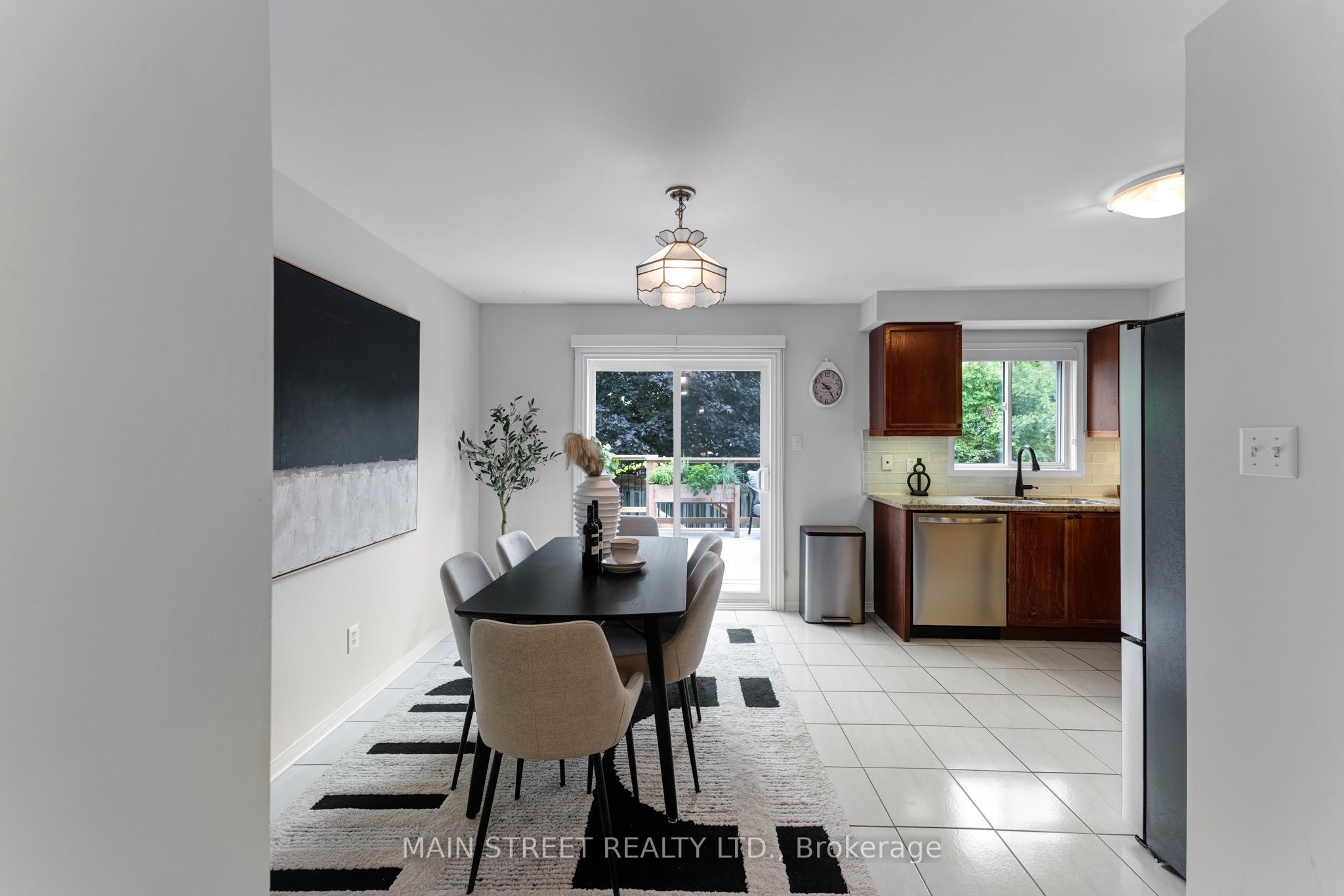 478 Heddle Crescent Property Photo 14