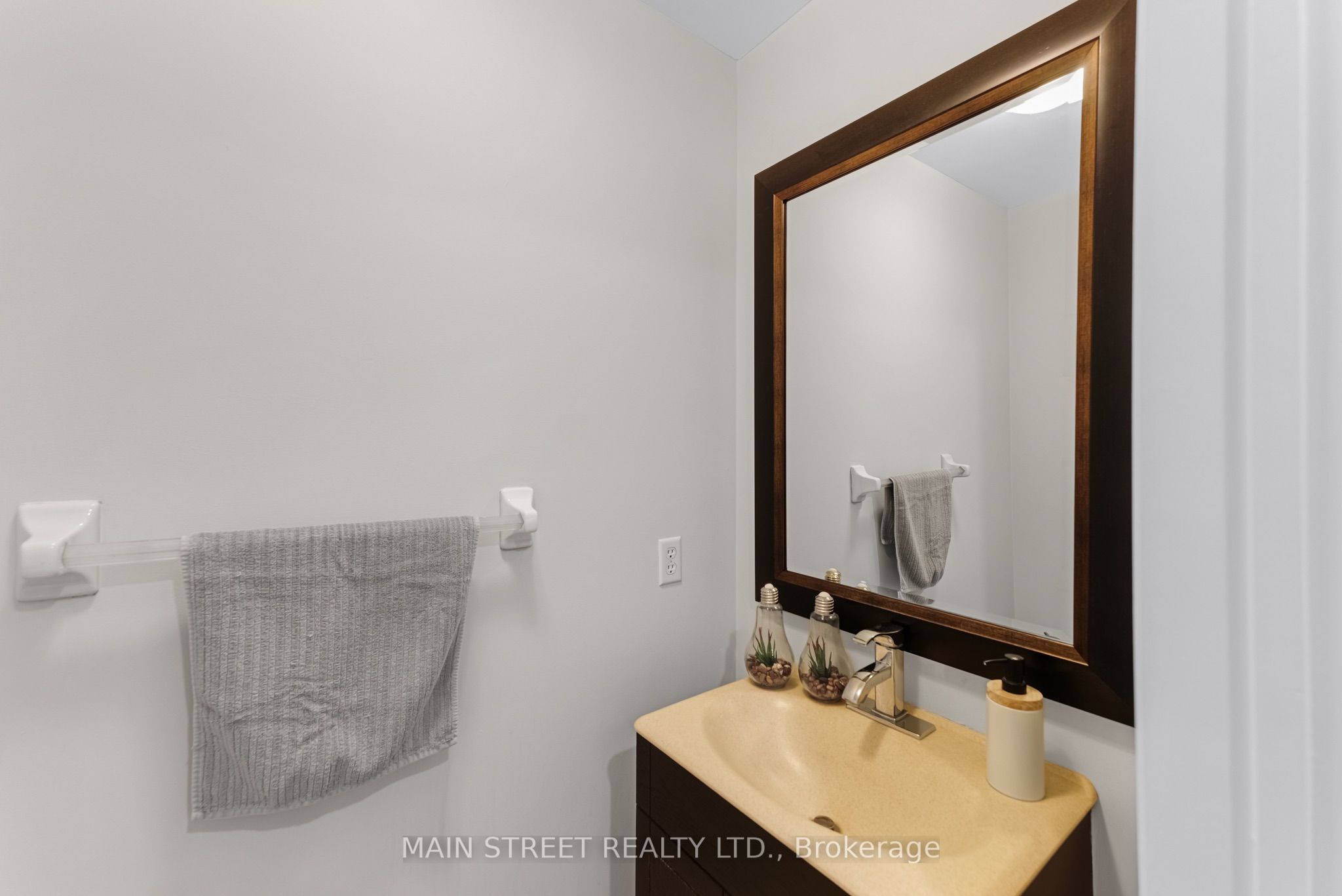 478 Heddle Crescent Property Photo 15