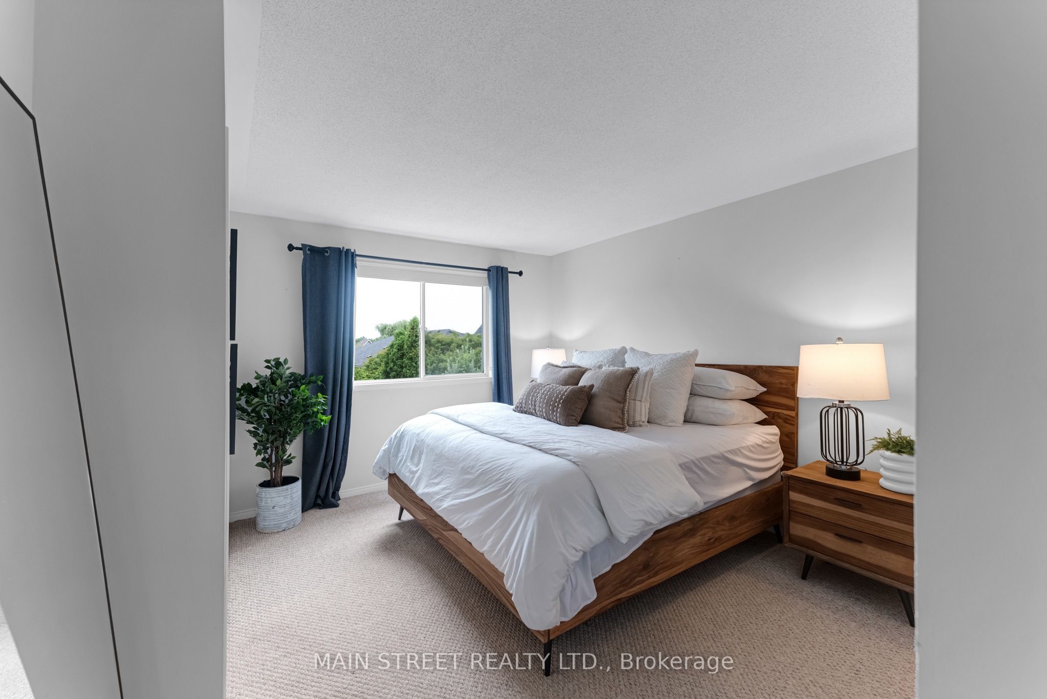 478 Heddle Crescent Property Photo 20