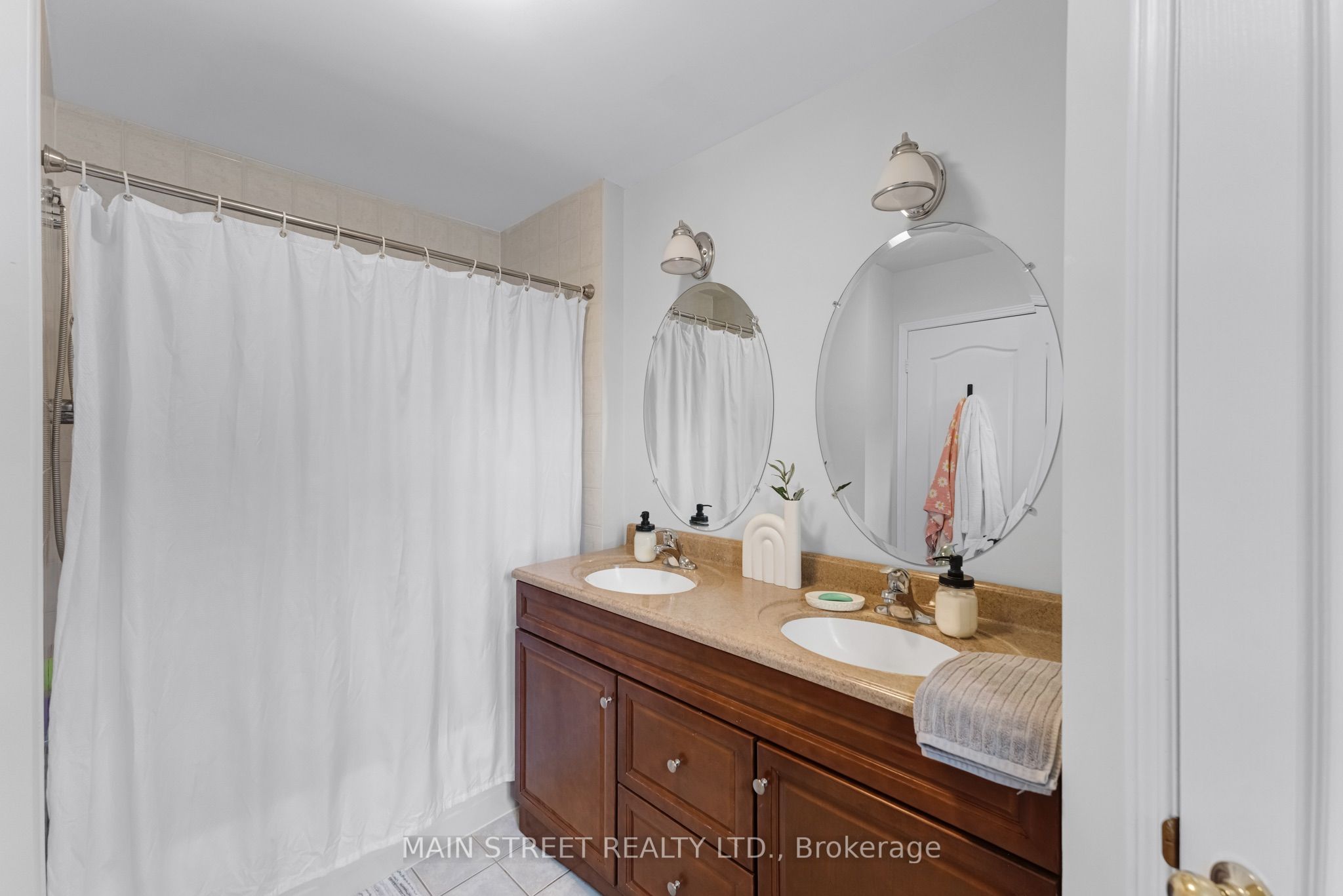 478 Heddle Crescent Property Photo 21