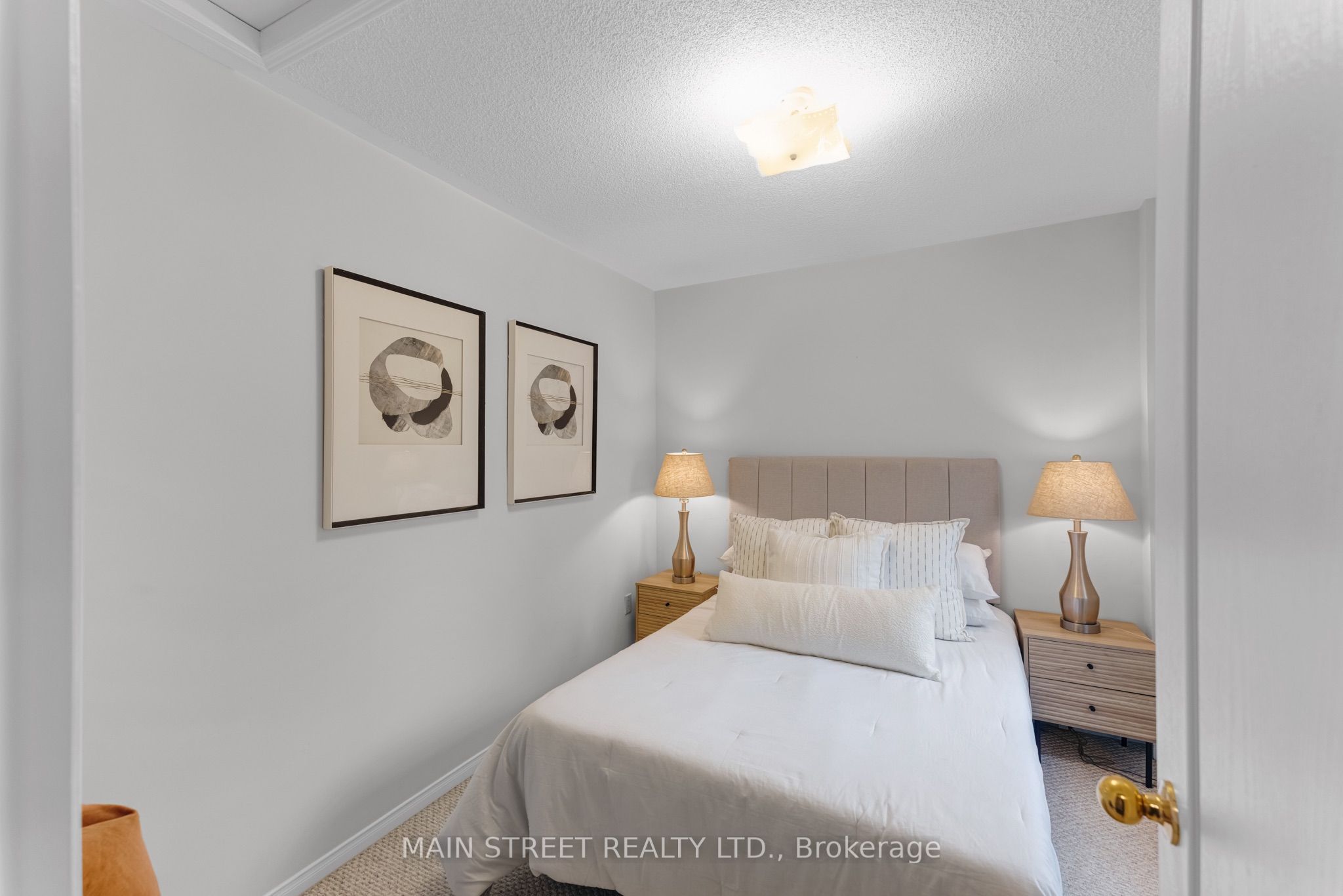 478 Heddle Crescent Property Photo 22