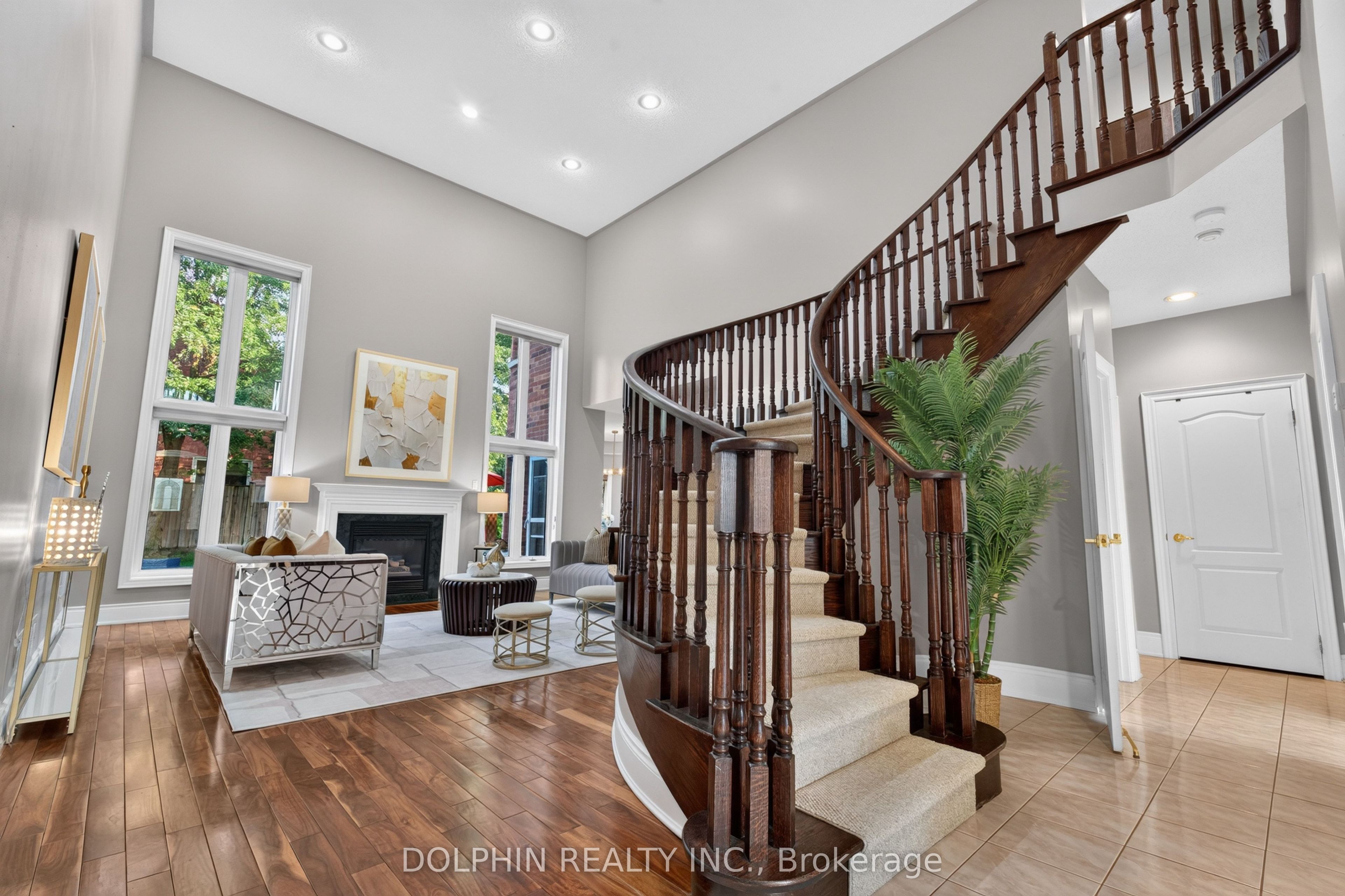 735 Foxcroft Boulevard Property Photo 13