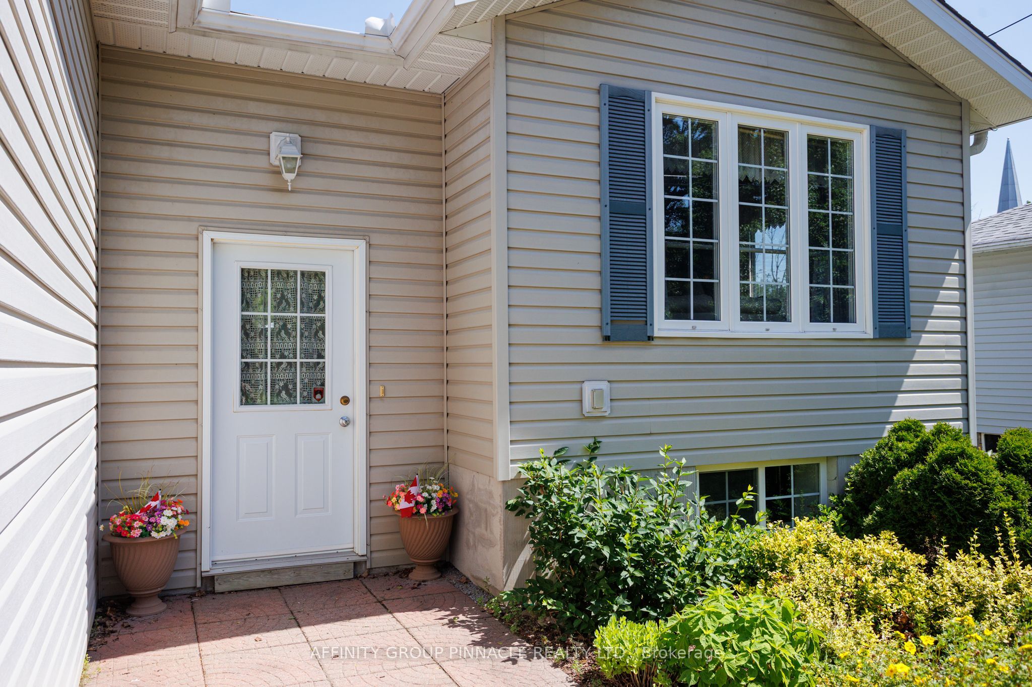 476 Bay Street Property Photo 3