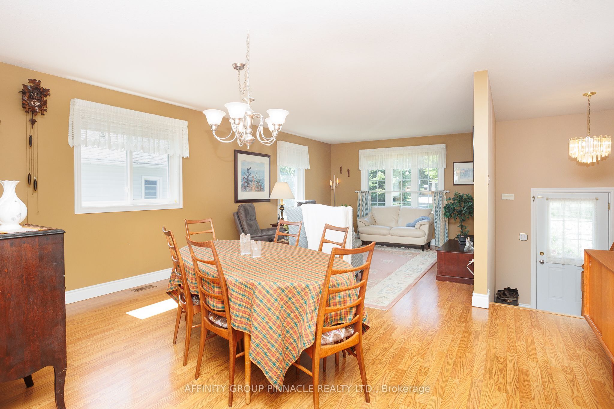 476 Bay Street Property Photo 6