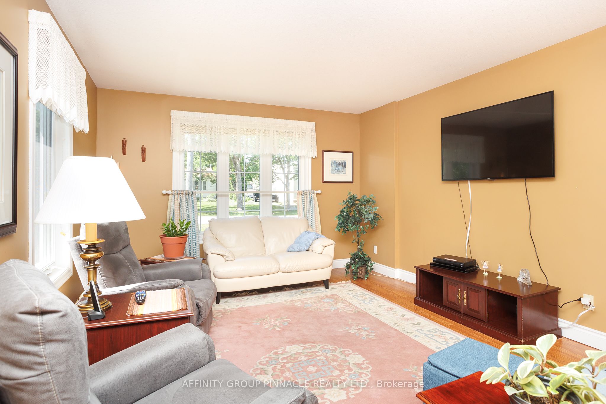 476 Bay Street Property Photo 13