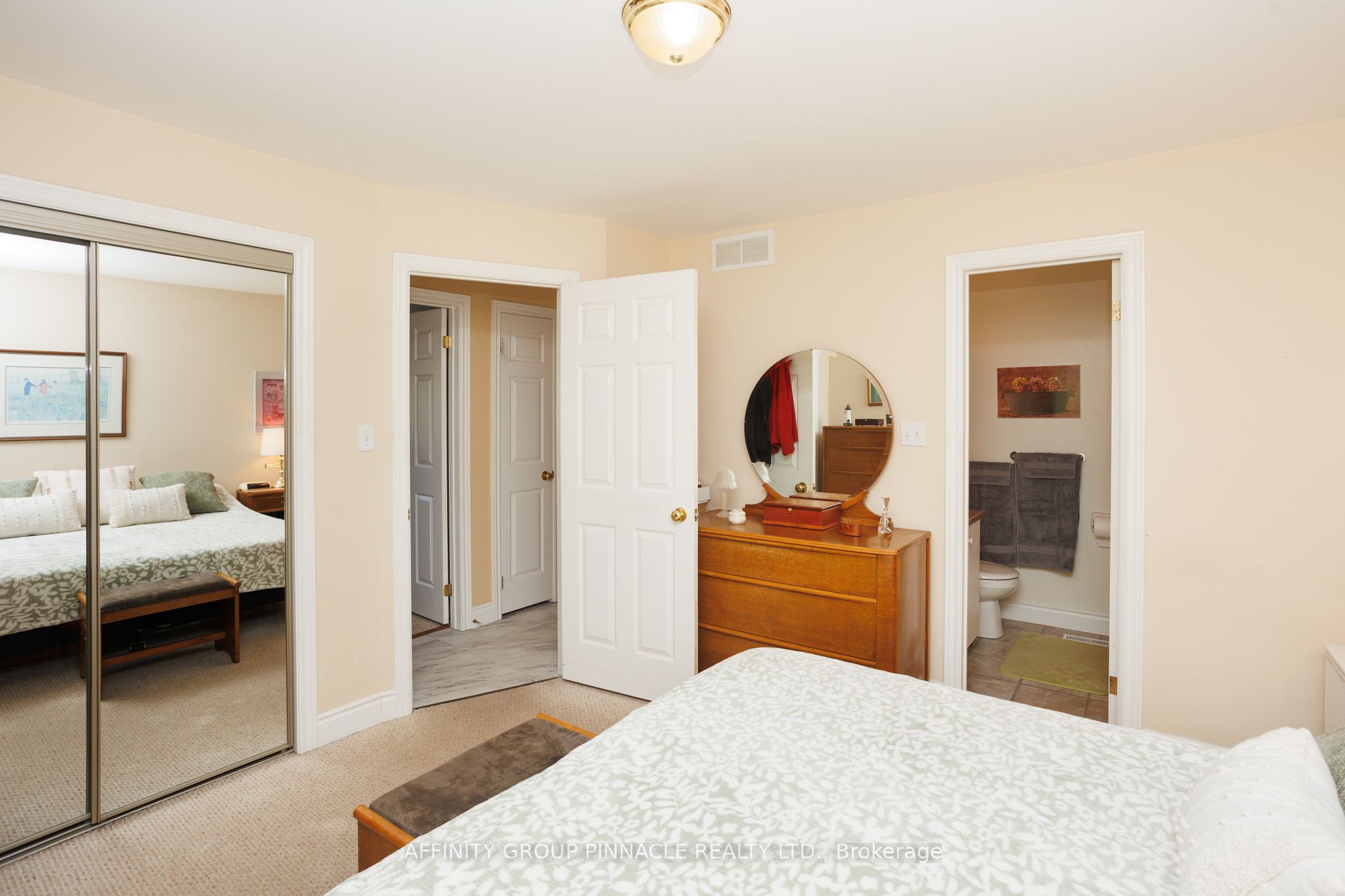 476 Bay Street Property Photo 16