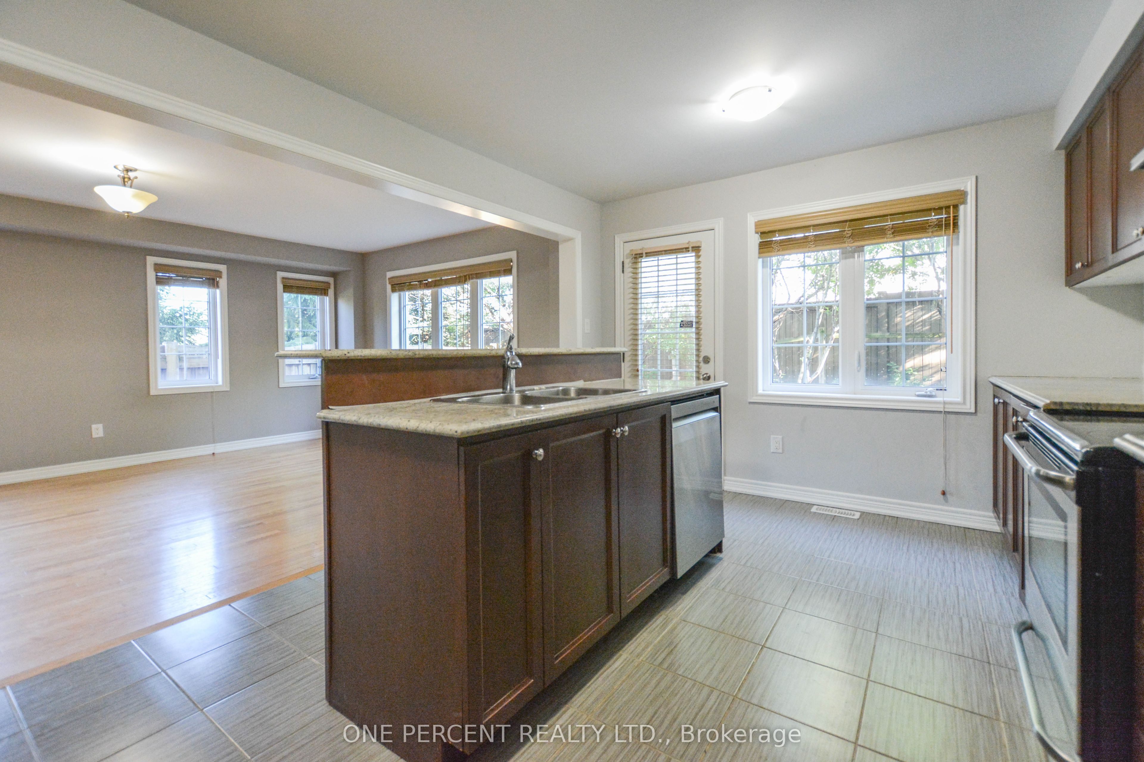 85 Benjamin Hood Crescent Property Photo 12