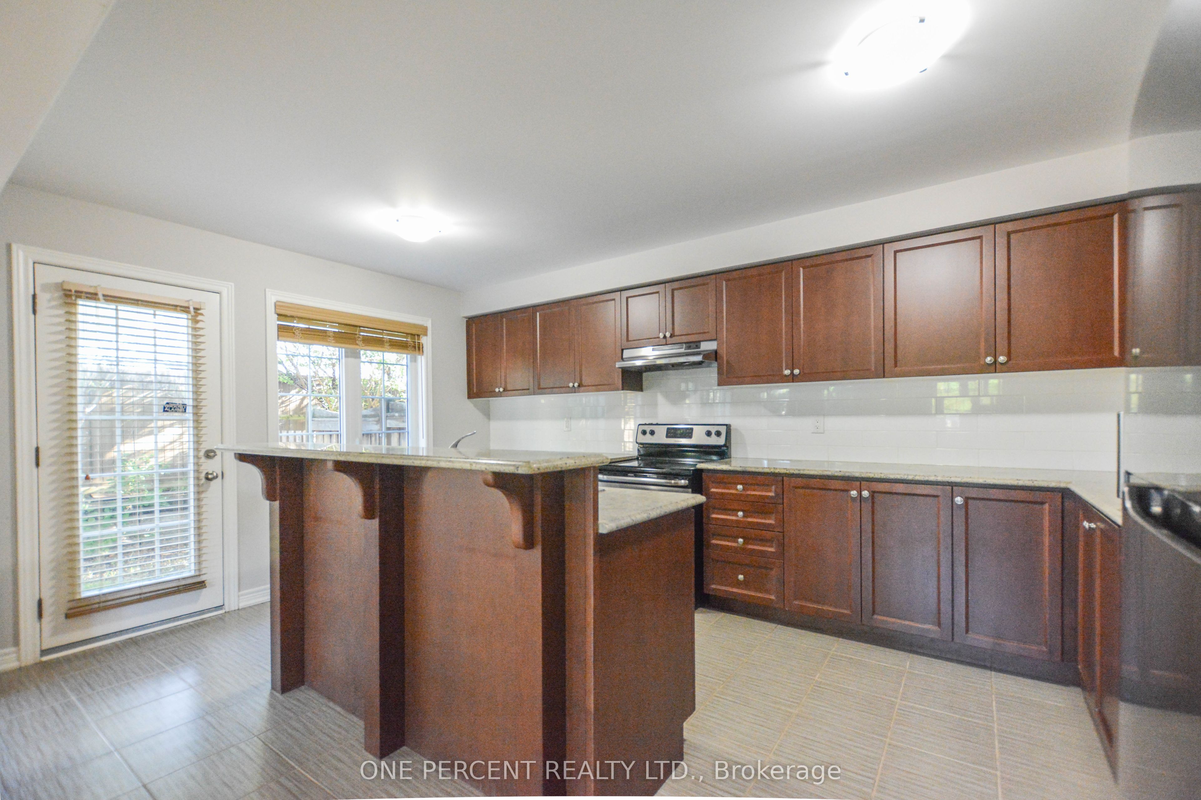 85 Benjamin Hood Crescent Property Photo 13