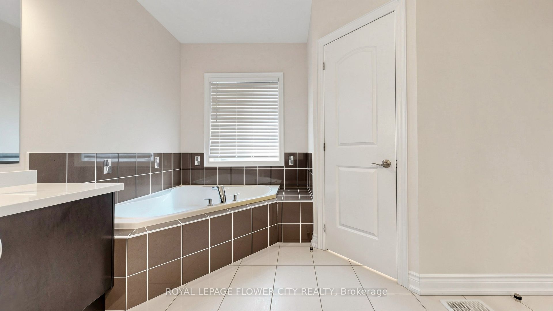 12 Paradise Valley Trail Property Photo 38