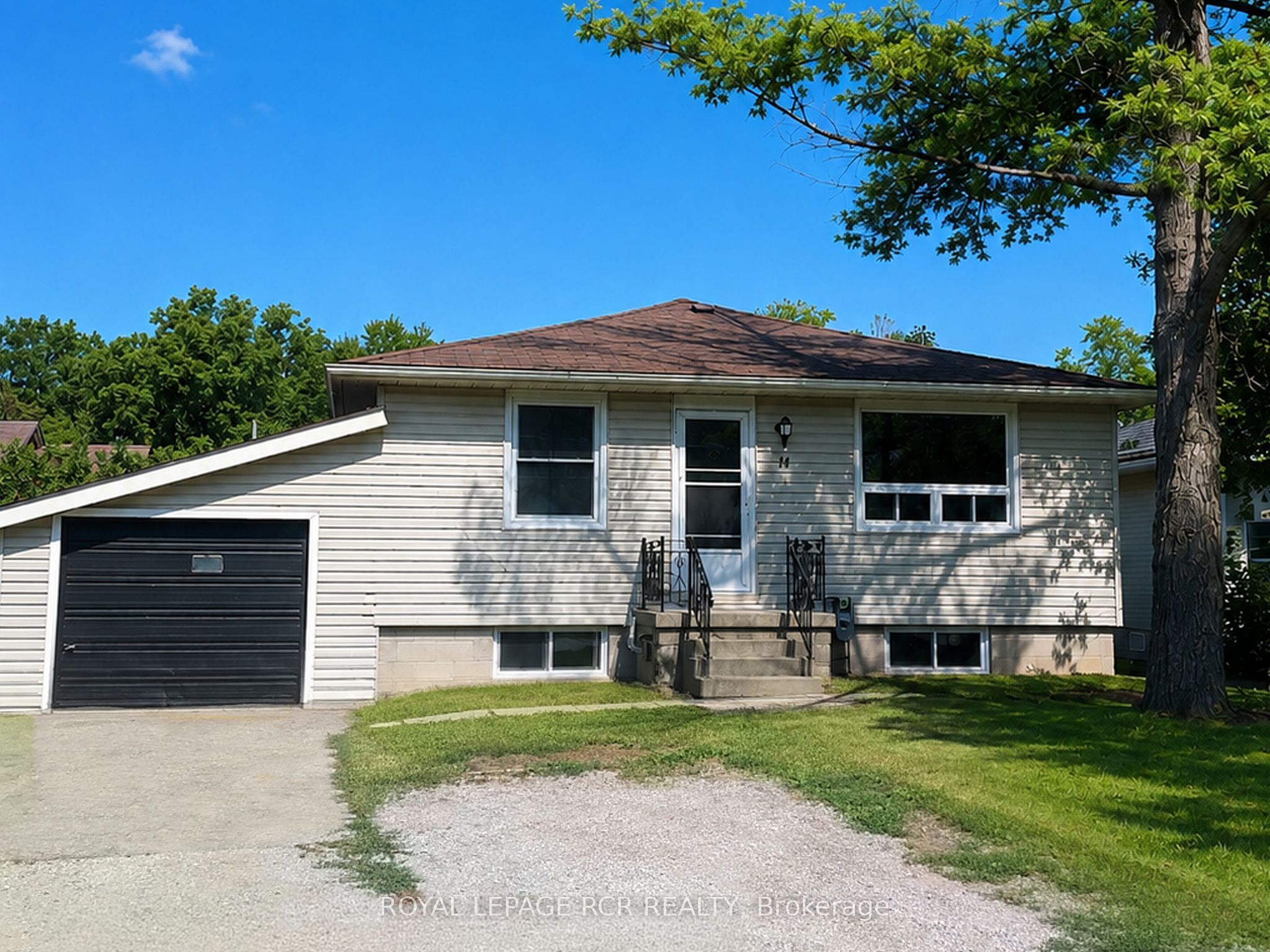 11 Jacksons Point Avenue Property Photo 1