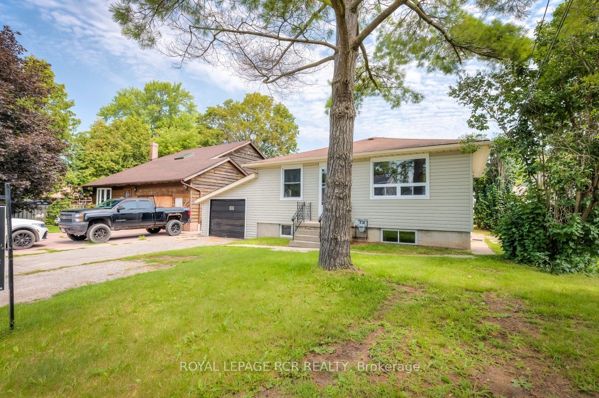 11 Jacksons Point Avenue Property Photo 2