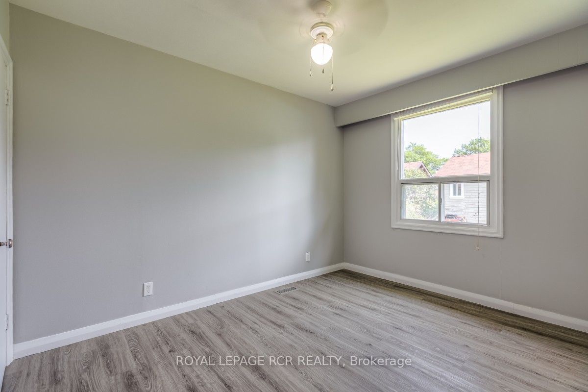11 Jacksons Point Avenue Property Photo 9
