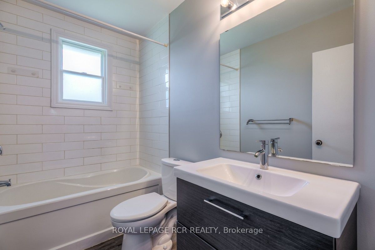 11 Jacksons Point Avenue Property Photo 10