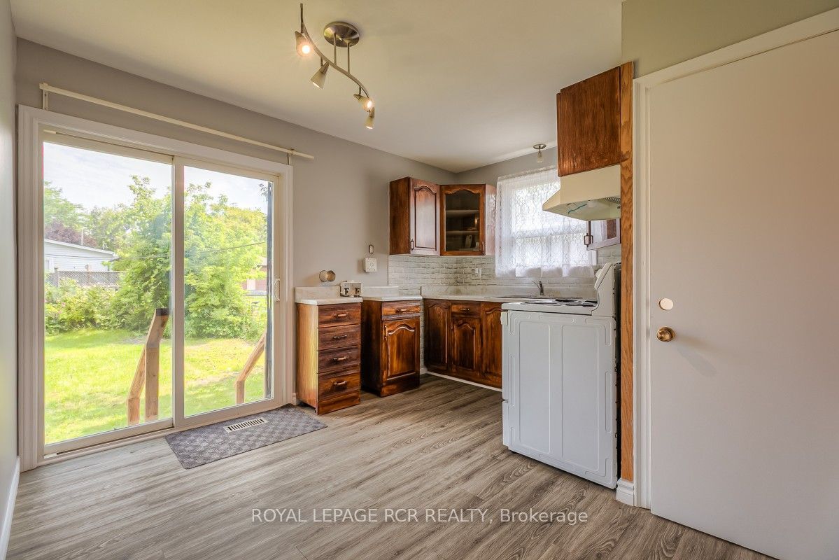 11 Jacksons Point Avenue Property Photo 13