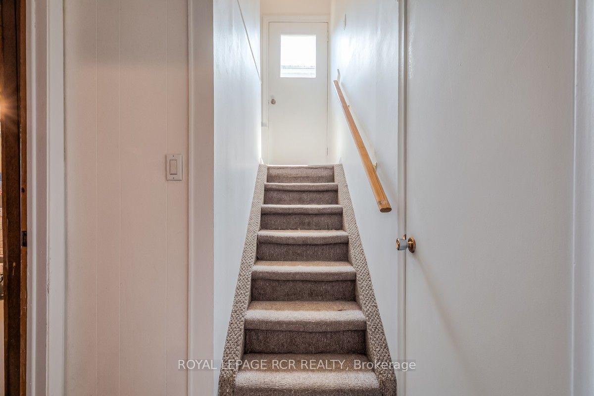 11 Jacksons Point Avenue Property Photo 14