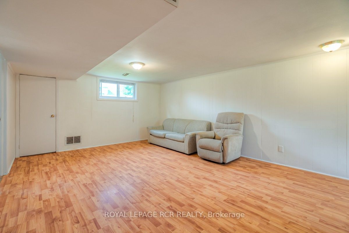 11 Jacksons Point Avenue Property Photo 15