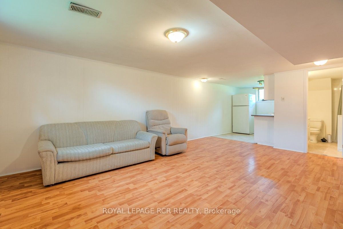 11 Jacksons Point Avenue Property Photo 16