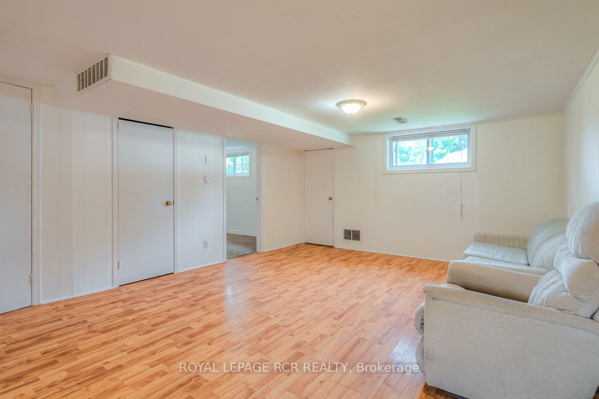11 Jacksons Point Avenue Property Photo 17