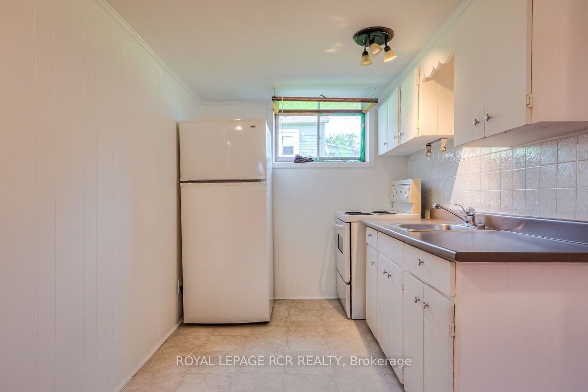 11 Jacksons Point Avenue Property Photo 18