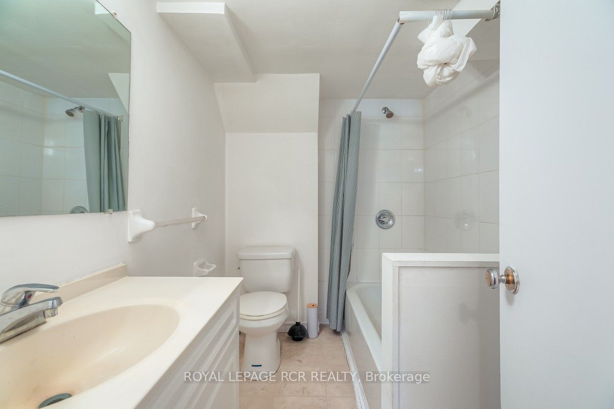 11 Jacksons Point Avenue Property Photo 20
