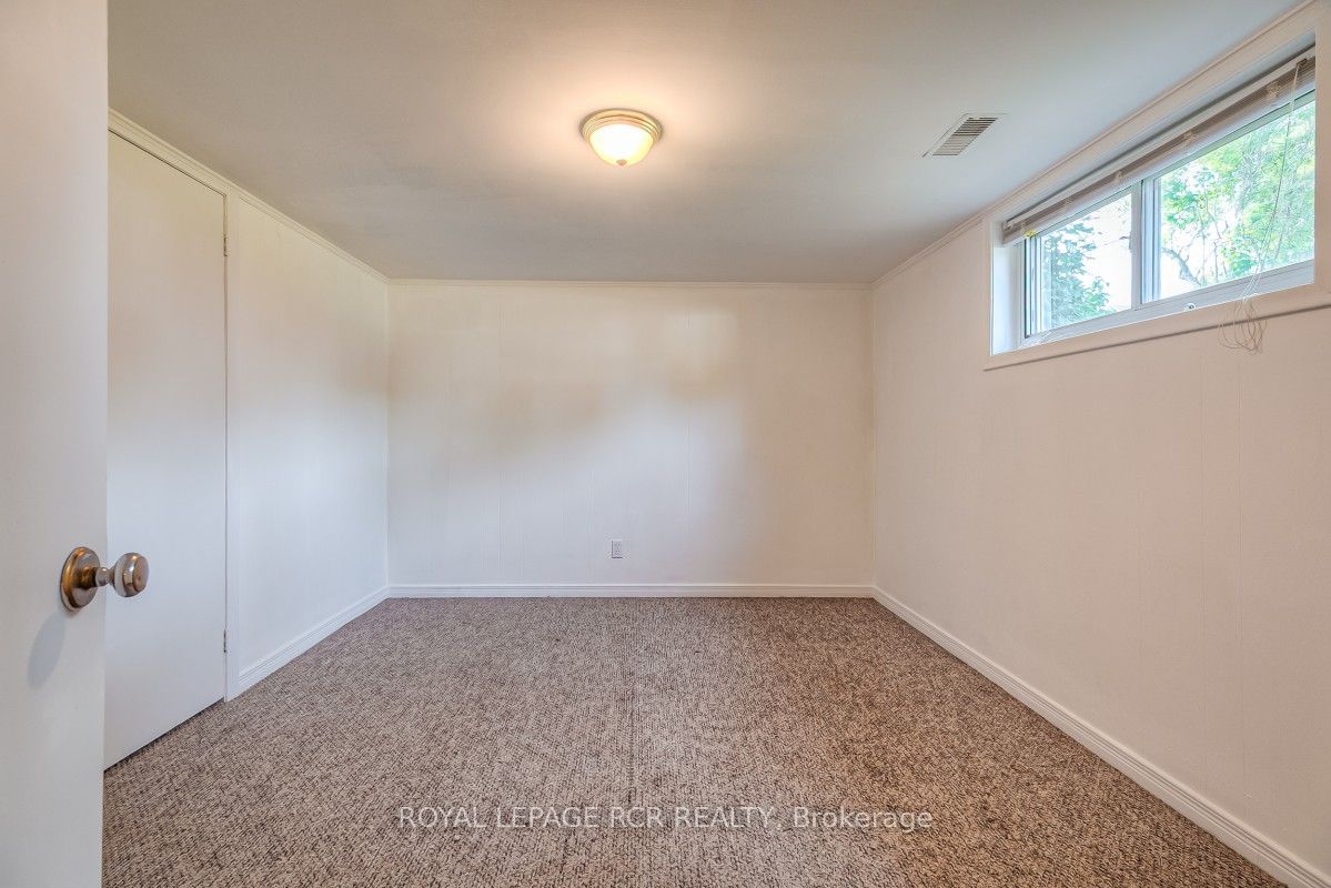 11 Jacksons Point Avenue Property Photo 21