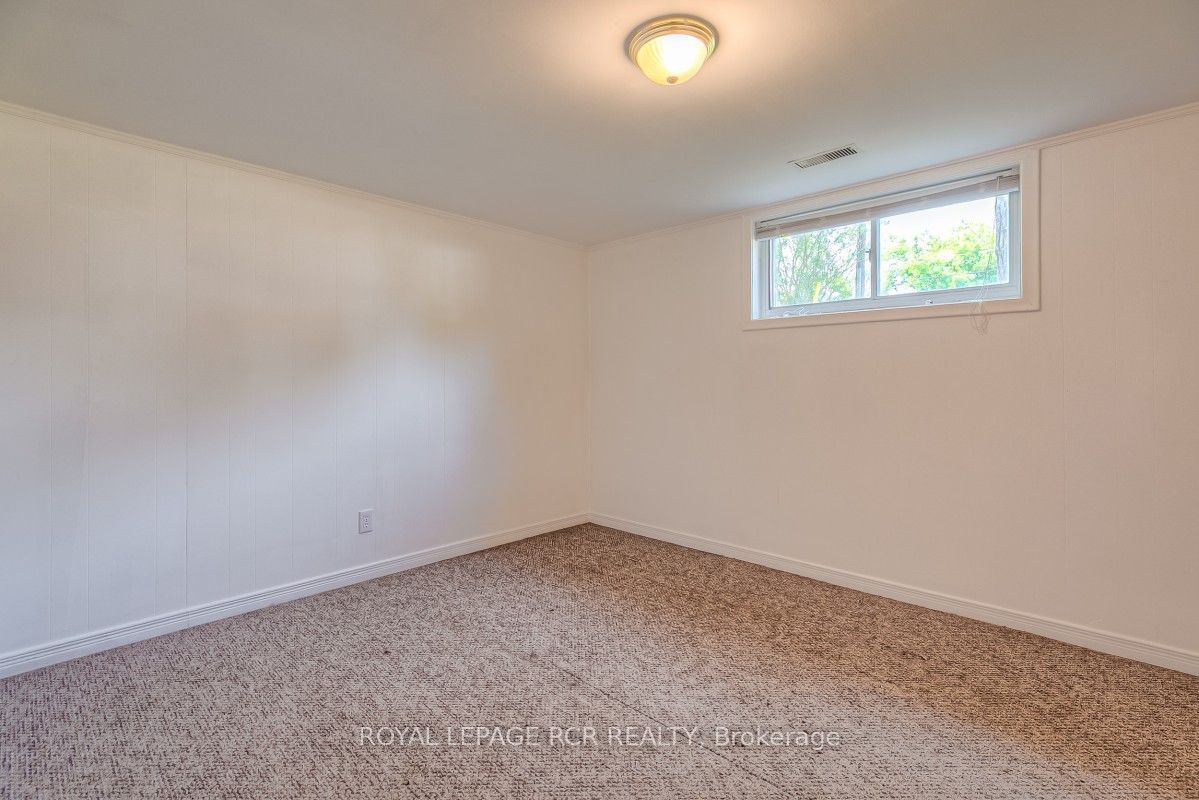 11 Jacksons Point Avenue Property Photo 22