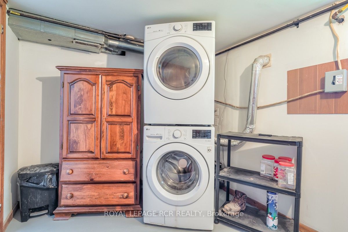 11 Jacksons Point Avenue Property Photo 23