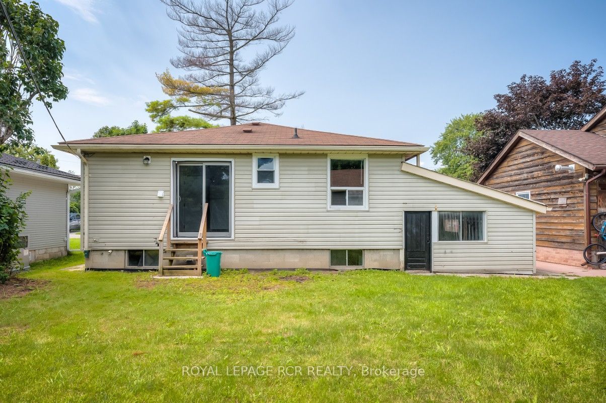 11 Jacksons Point Avenue Property Photo 24