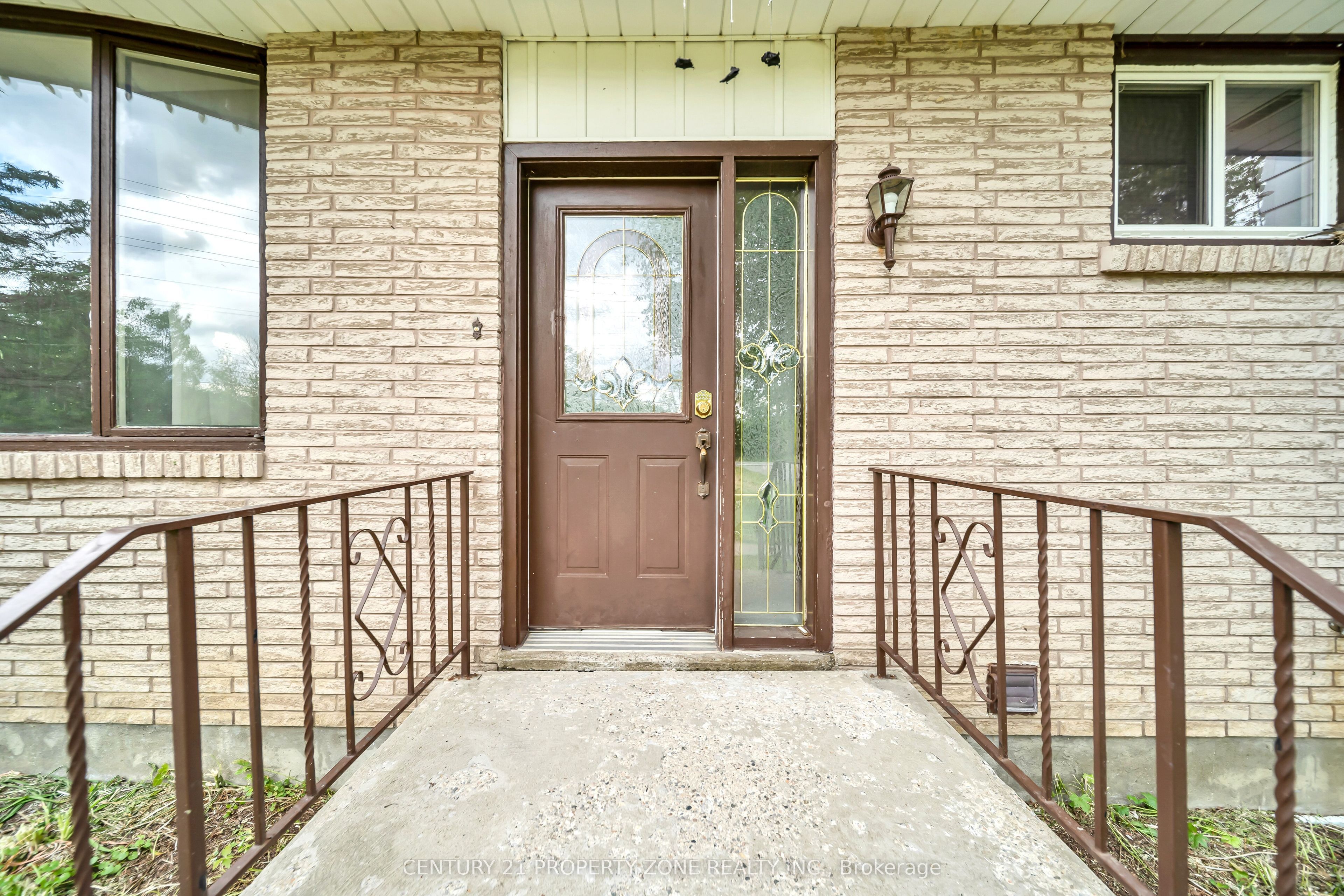 18580 Dufferin Street Property Photo 7