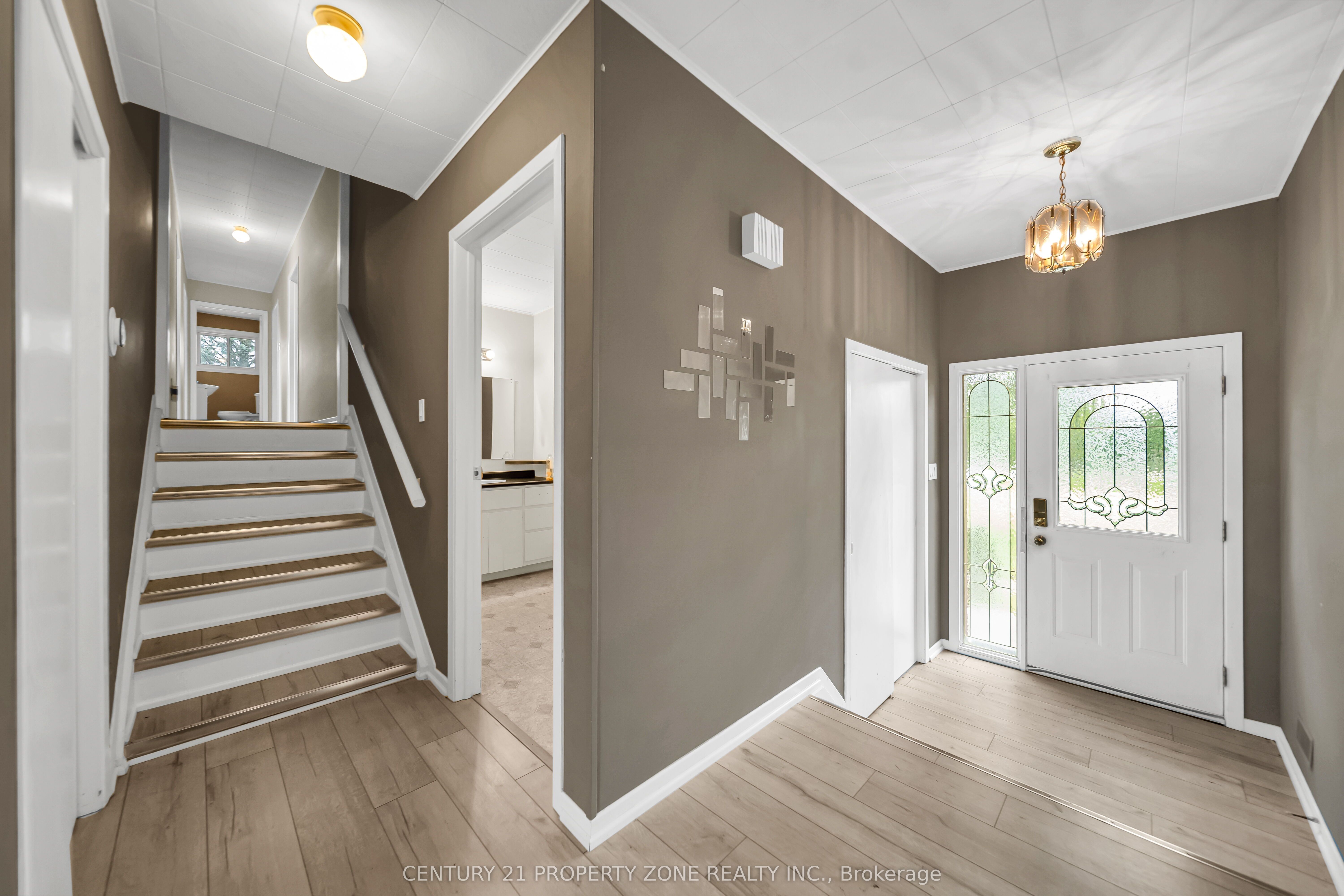 18580 Dufferin Street Property Photo 10