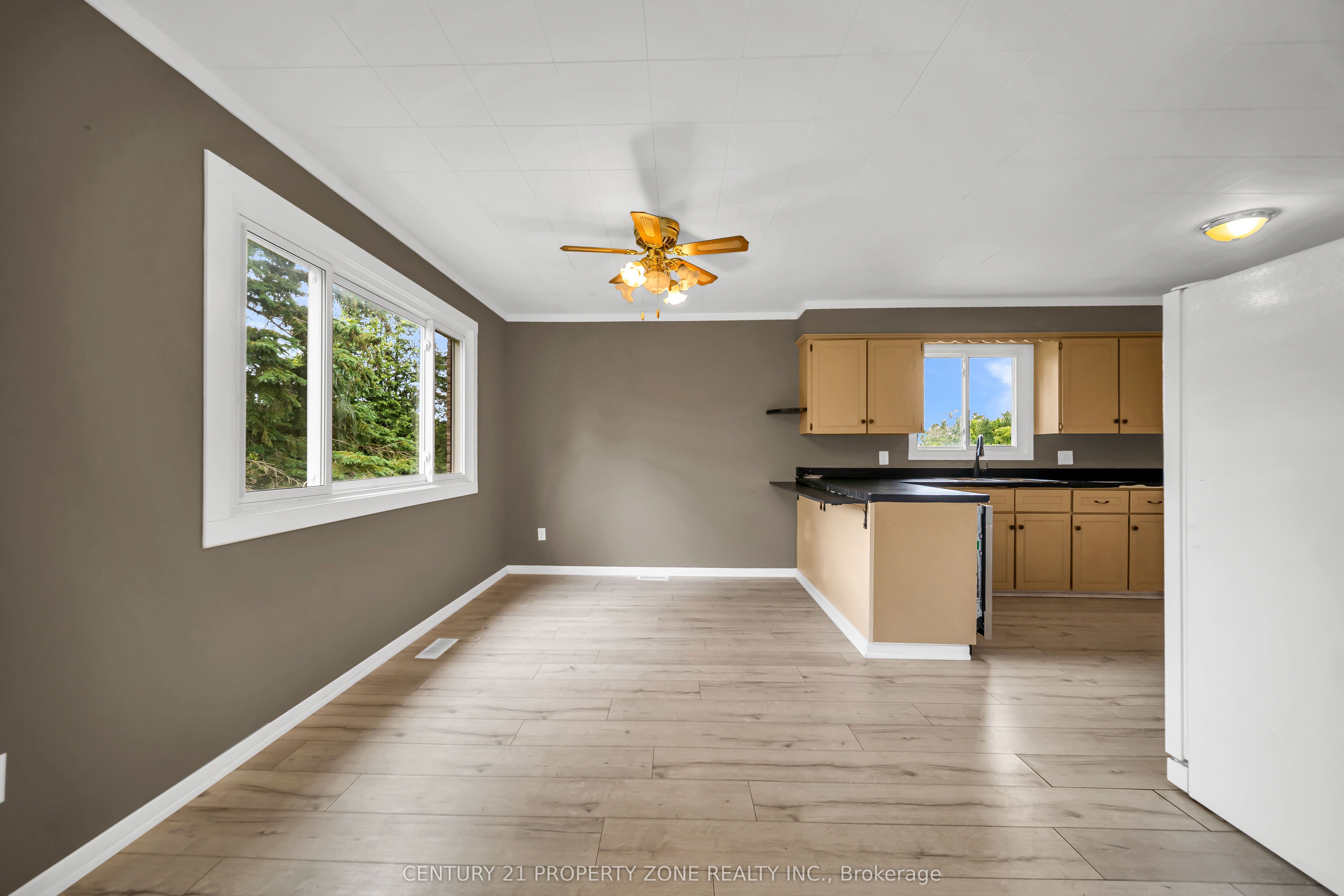 18580 Dufferin Street Property Photo 15