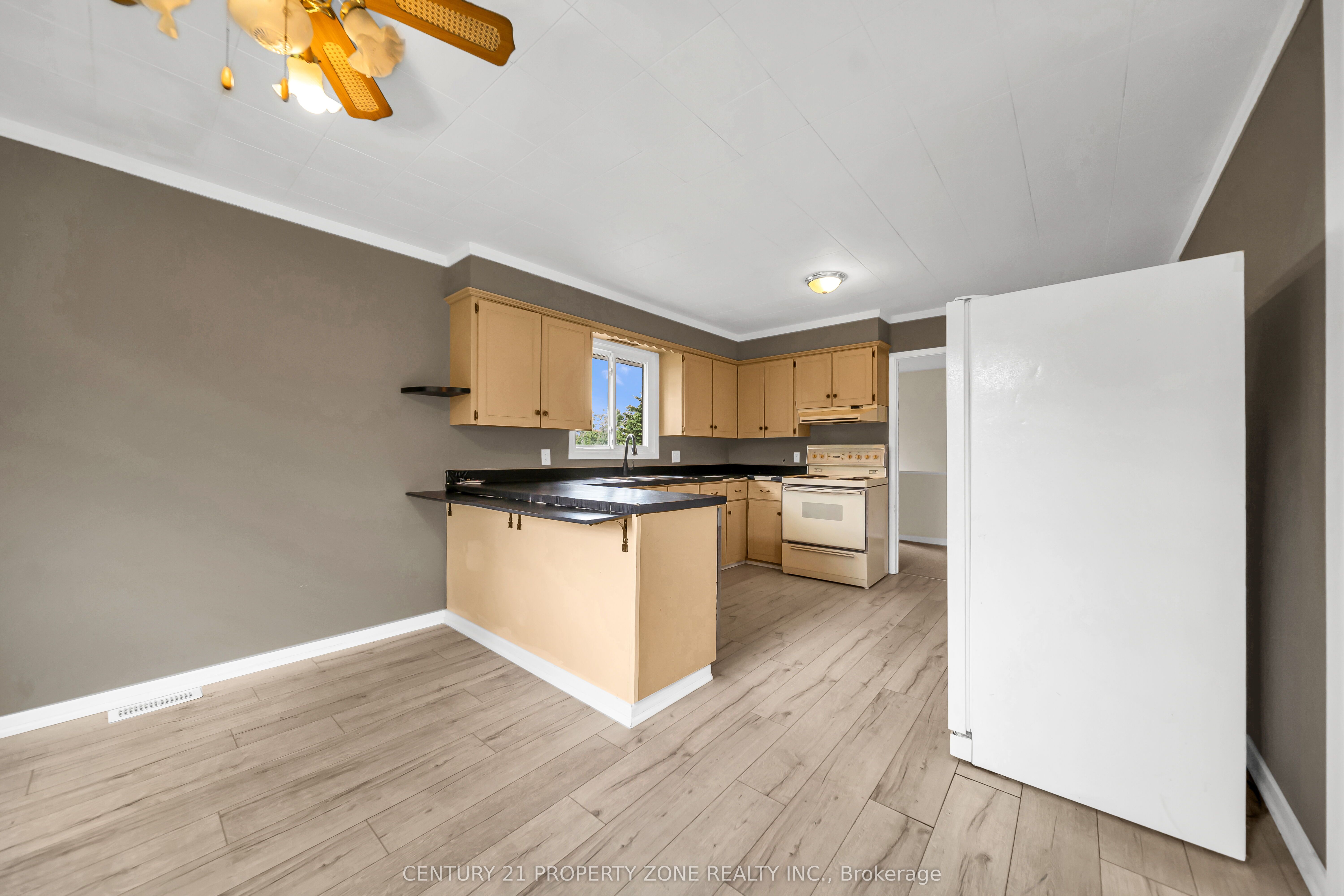 18580 Dufferin Street Property Photo 19