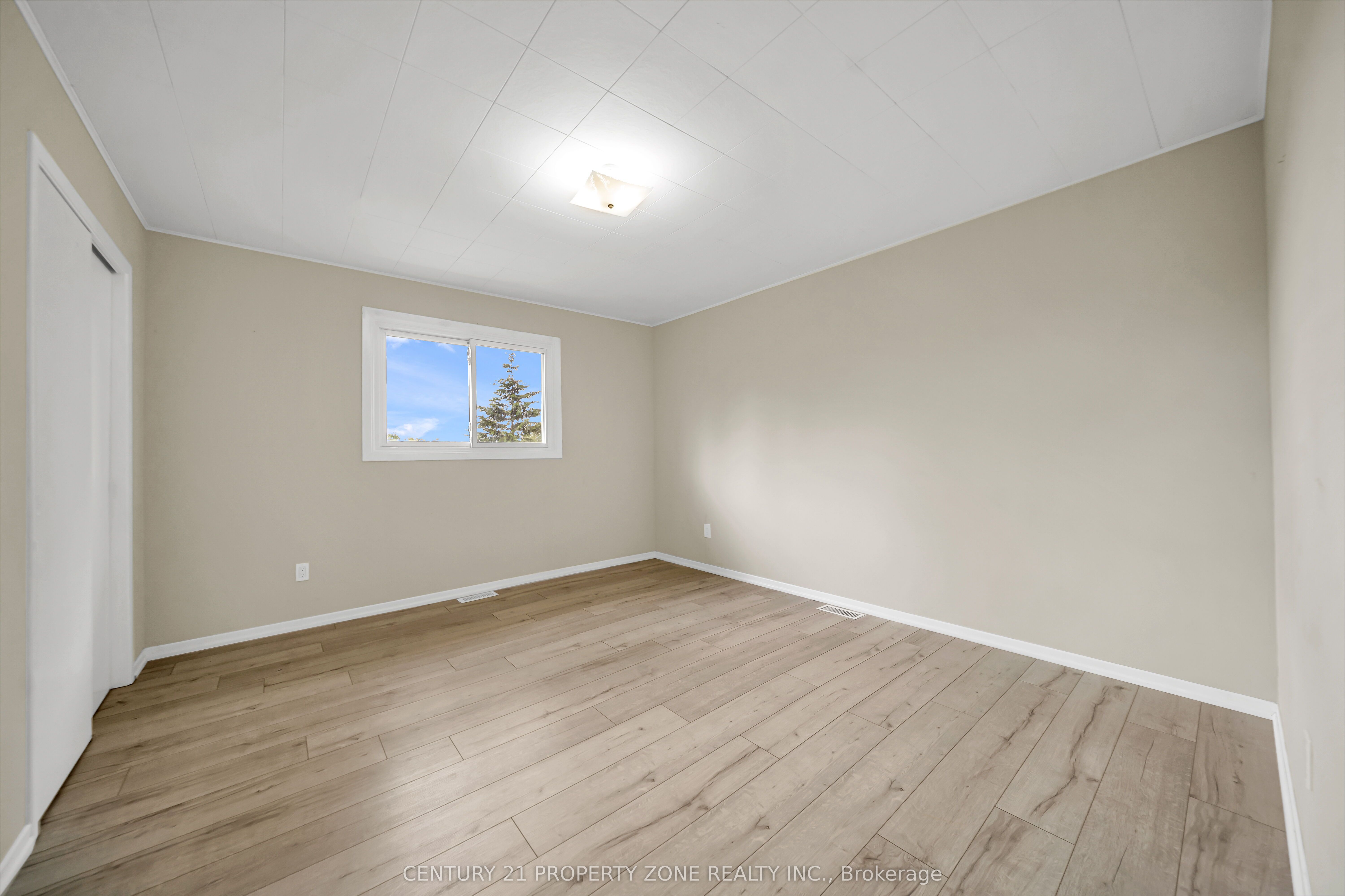 18580 Dufferin Street Property Photo 25