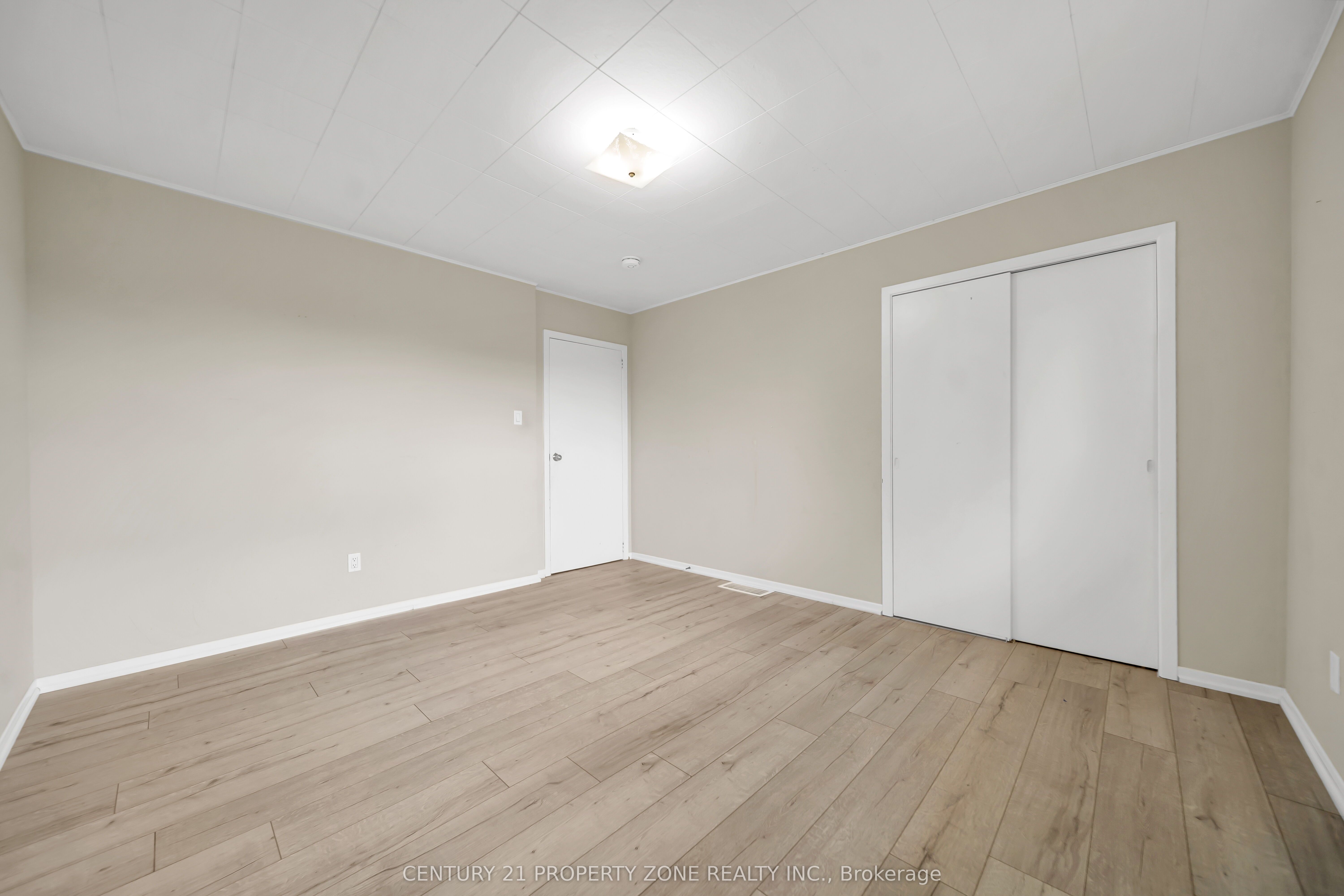 18580 Dufferin Street Property Photo 26