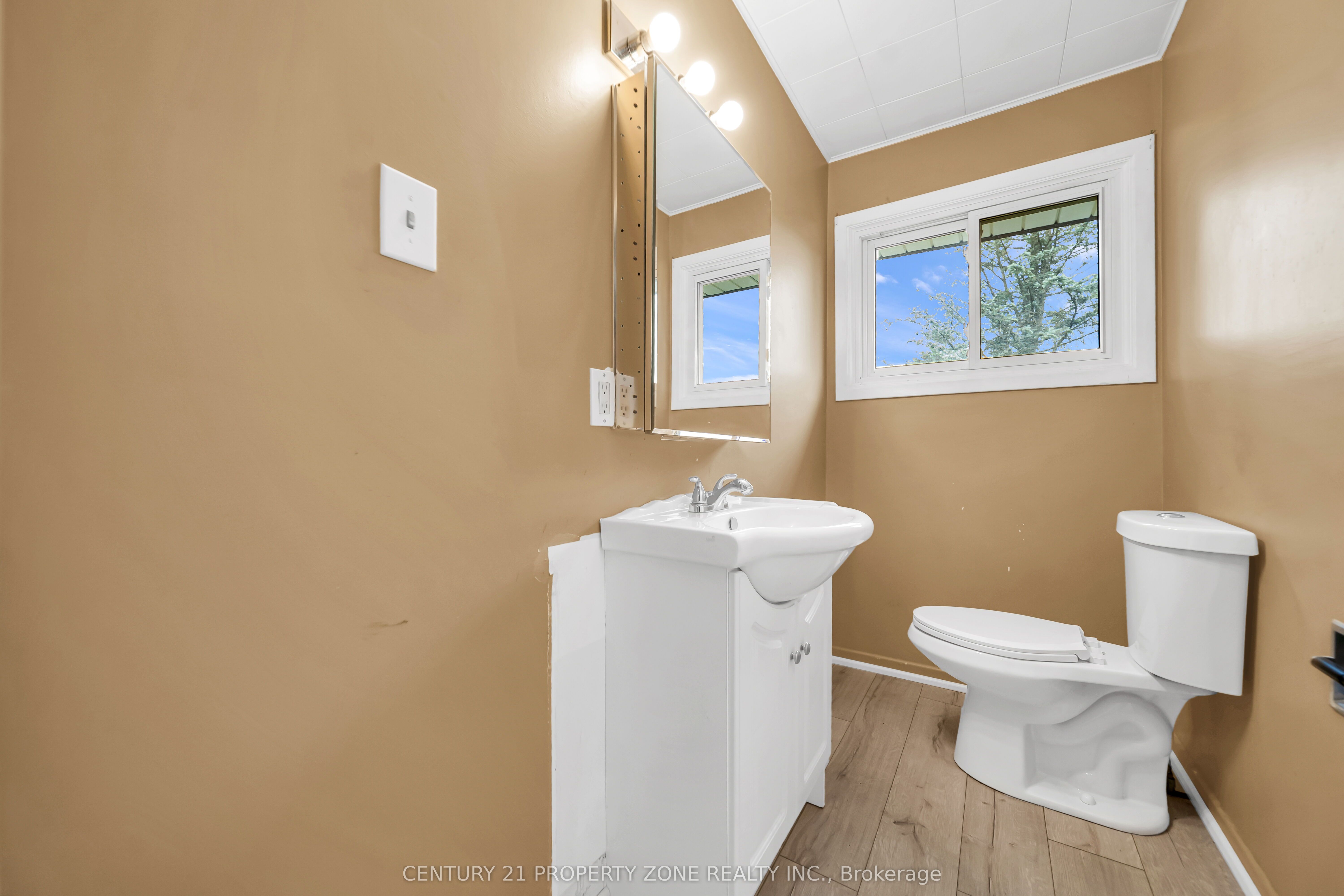18580 Dufferin Street Property Photo 27