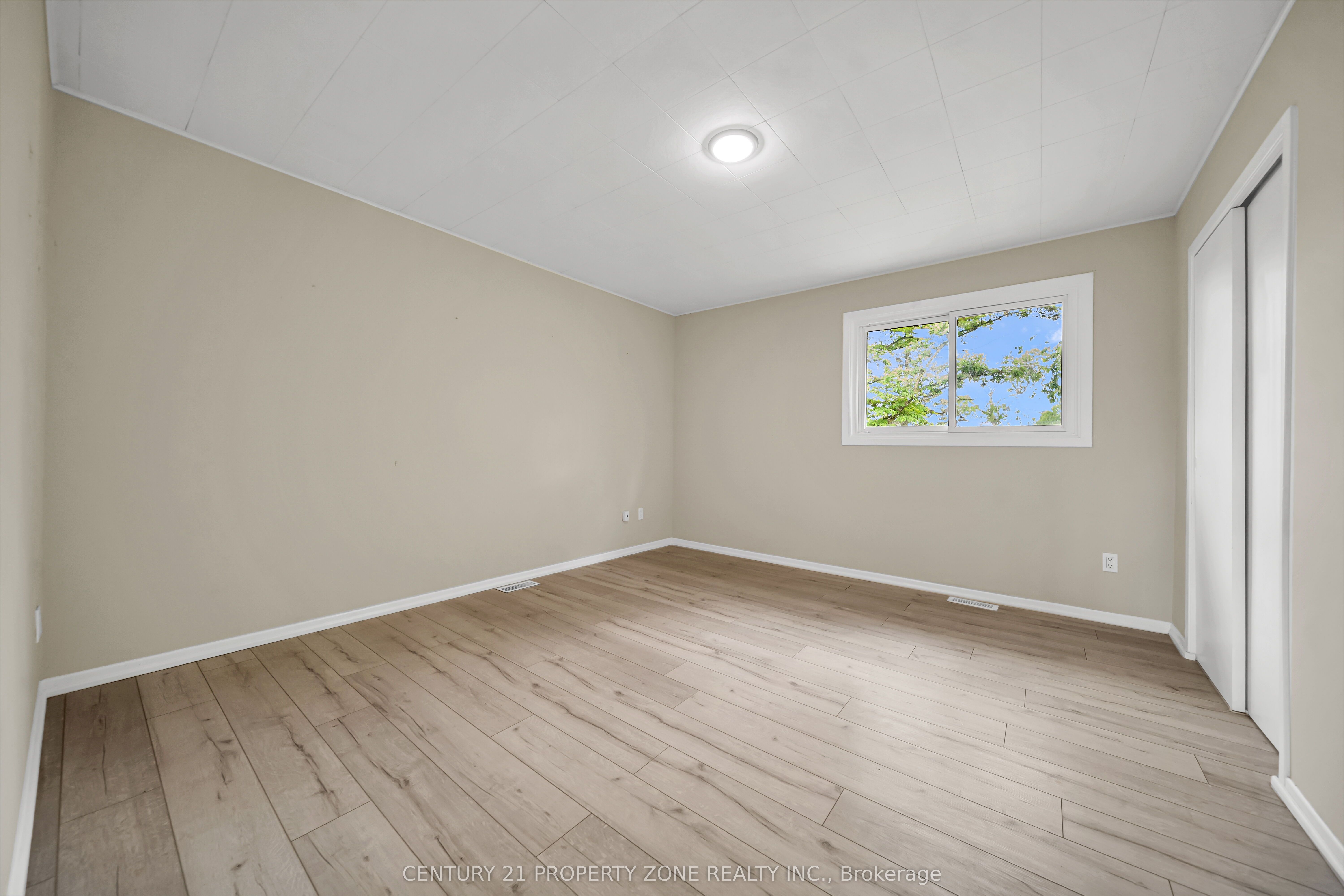 18580 Dufferin Street Property Photo 29