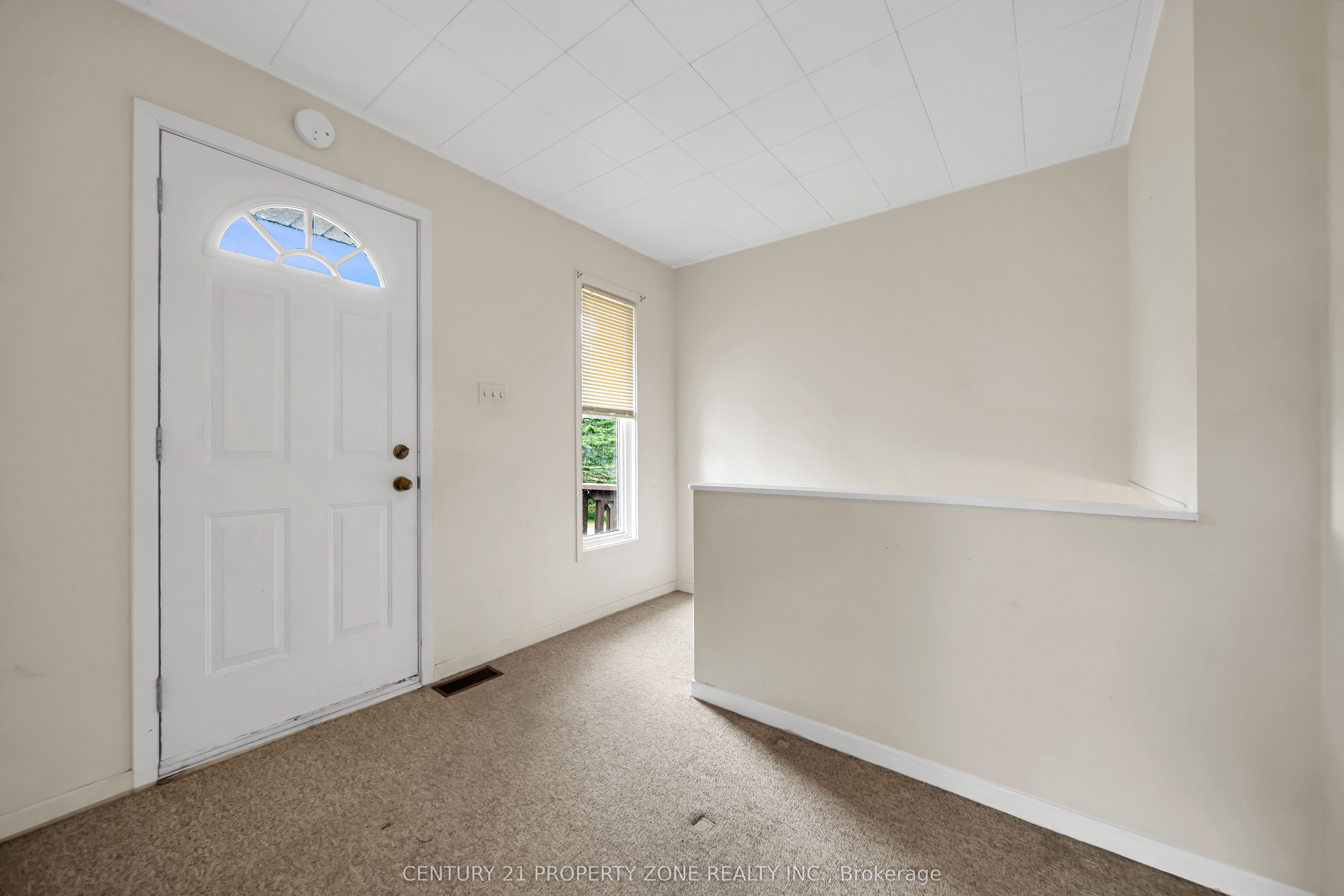 18580 Dufferin Street Property Photo 33