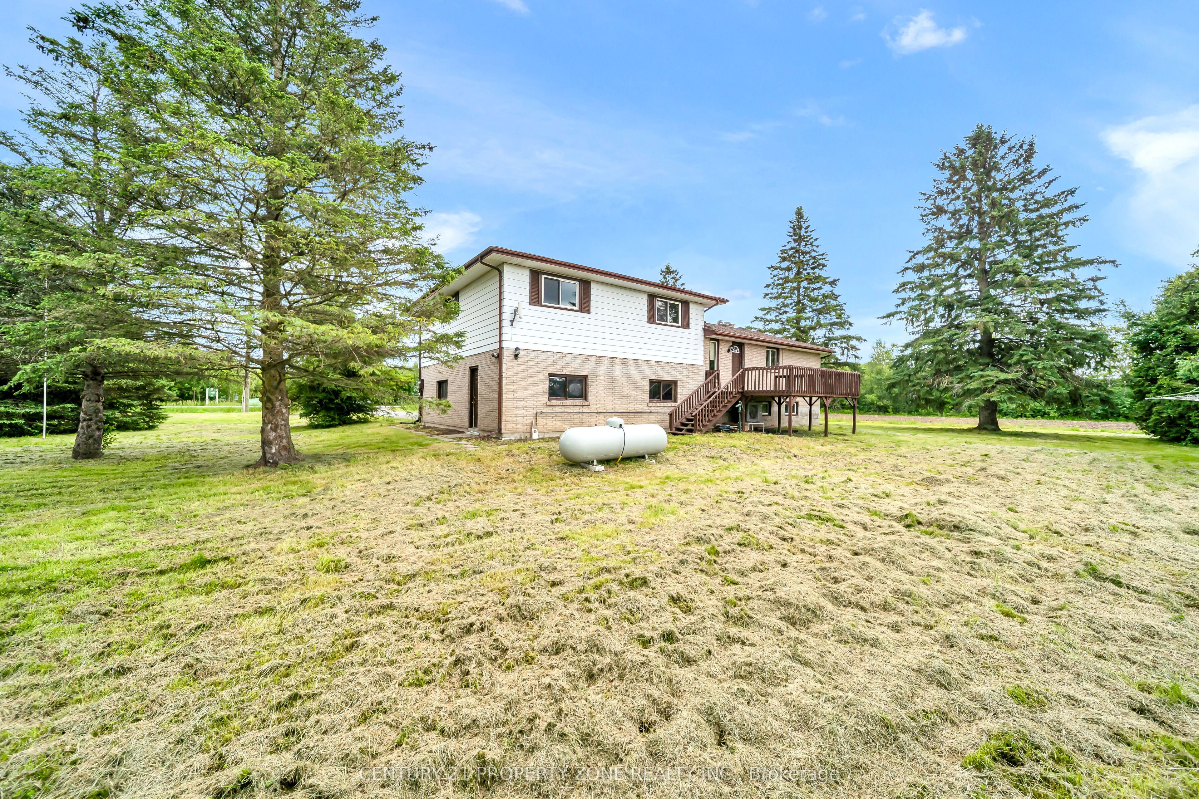 18580 Dufferin Street Property Photo 44
