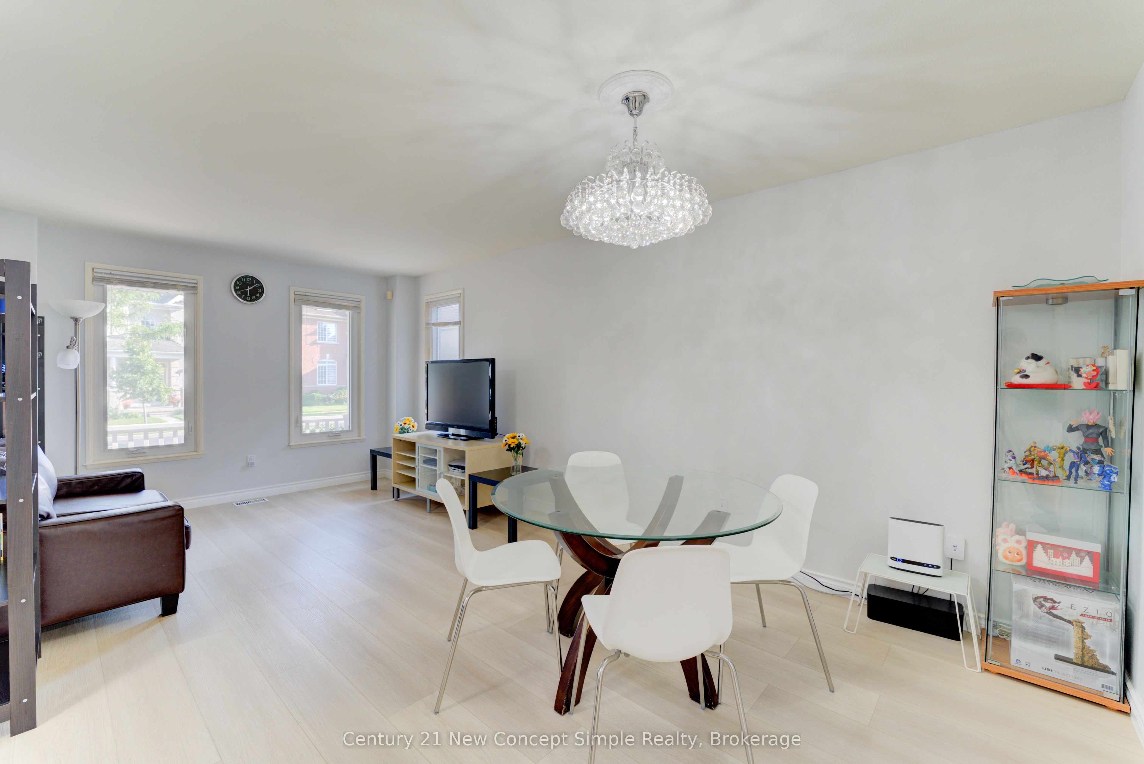 18 Castlemore Avenue Property Photo 4